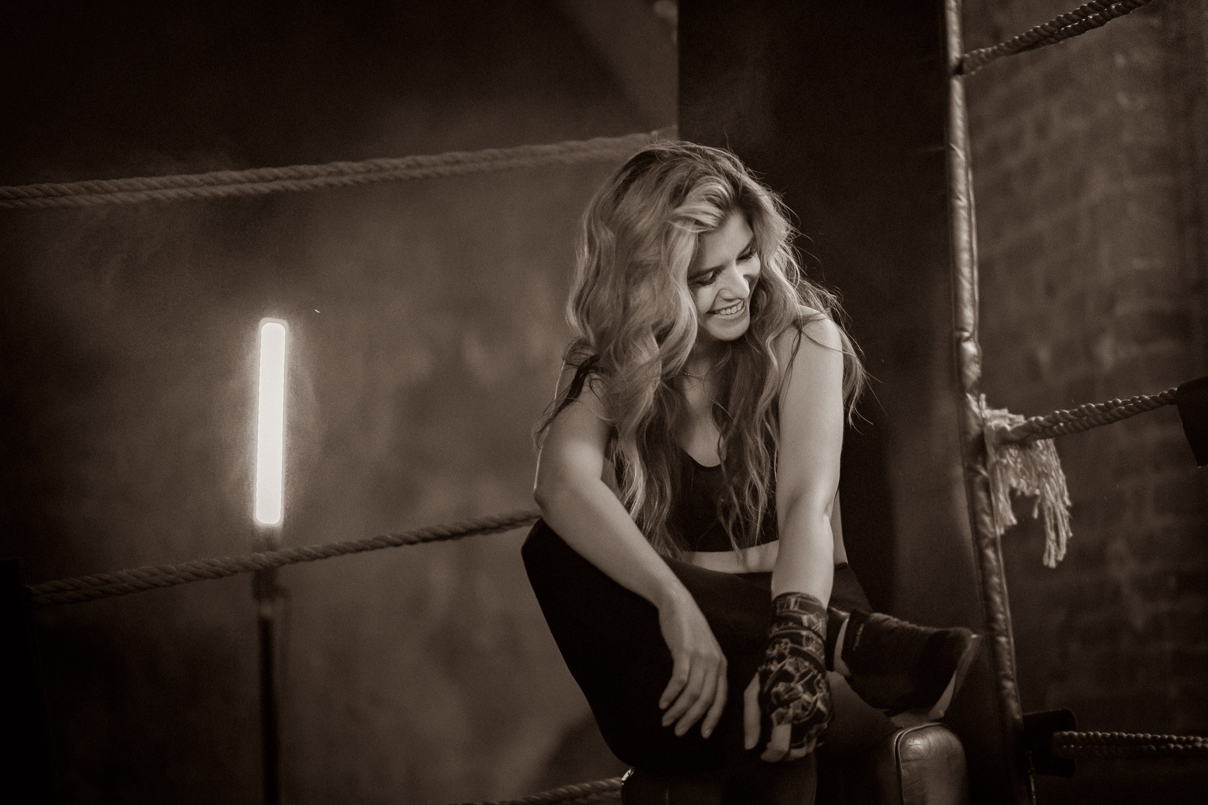 Фотосессия девушки на боксерском ринге СПб. Фотограф женский и мужской портрет Санкт-Петербург