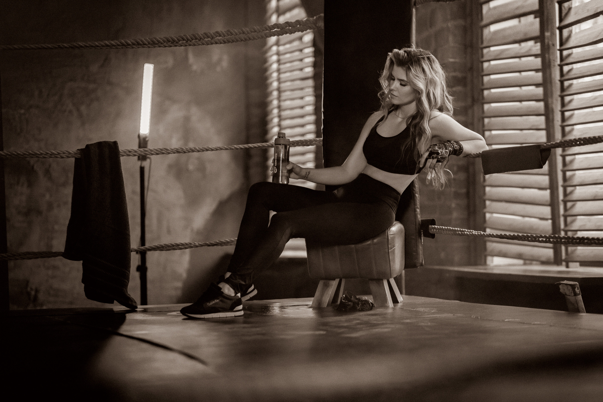 Фотосессия девушки на боксерском ринге СПб. Фотограф женский и мужской портрет Санкт-Петербург