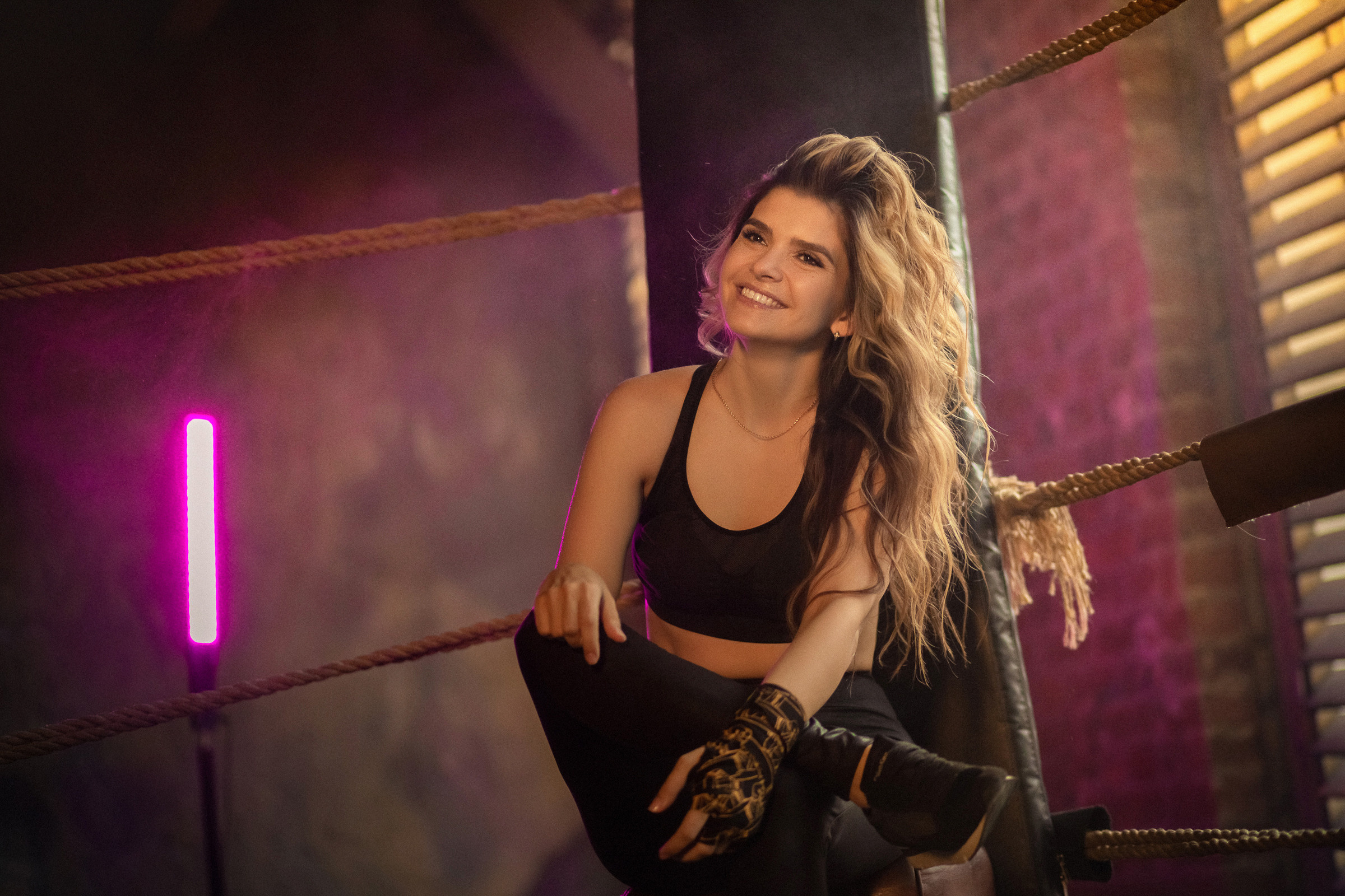 Фотосессия девушки на боксерском ринге СПб. Фотограф женский и мужской портрет Санкт-Петербург