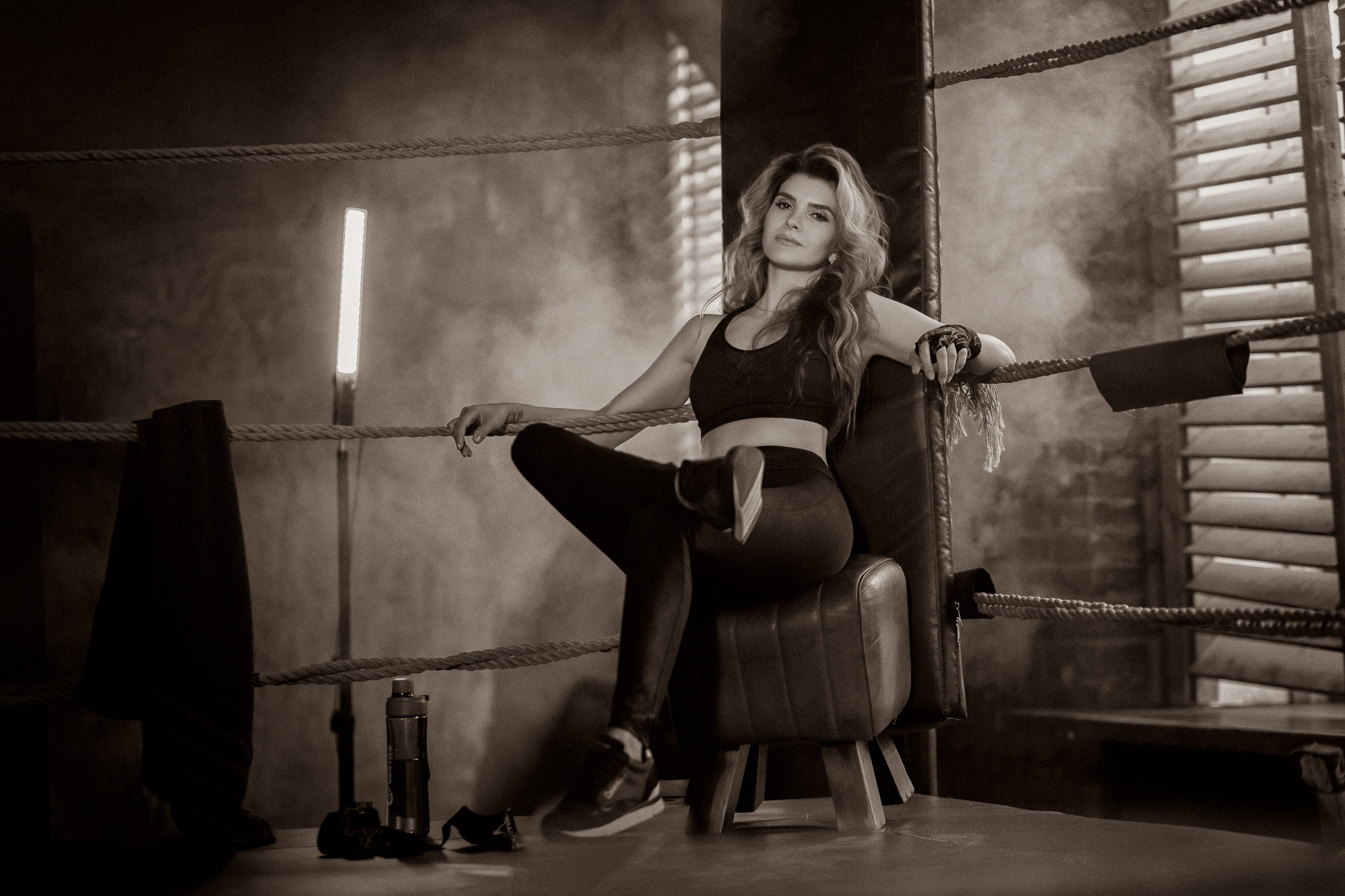 Фотосессия девушки на боксерском ринге СПб. Фотограф женский и мужской портрет Санкт-Петербург