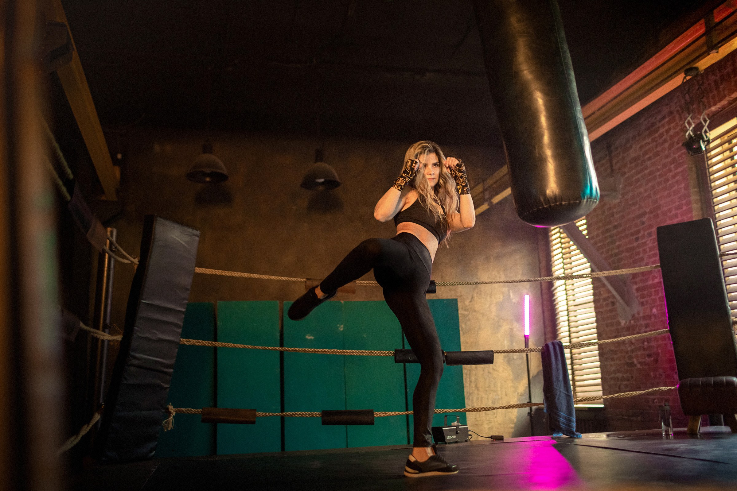 Фотосессия девушки на боксерском ринге СПб. Фотограф женский и мужской портрет Санкт-Петербург