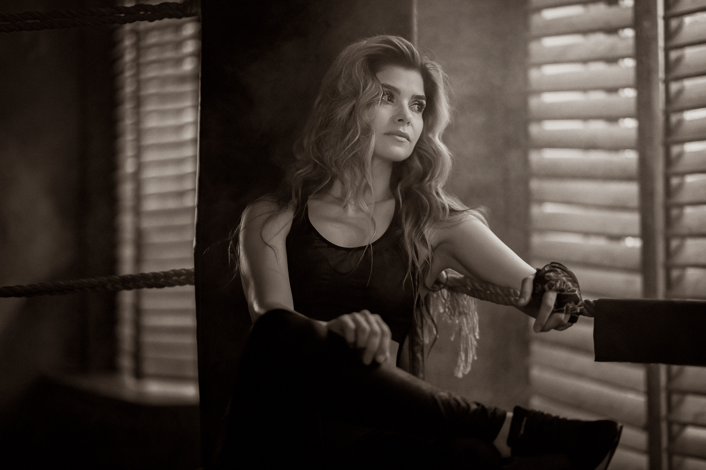 Фотосессия девушки на боксерском ринге СПб. Фотограф женский и мужской портрет Санкт-Петербург