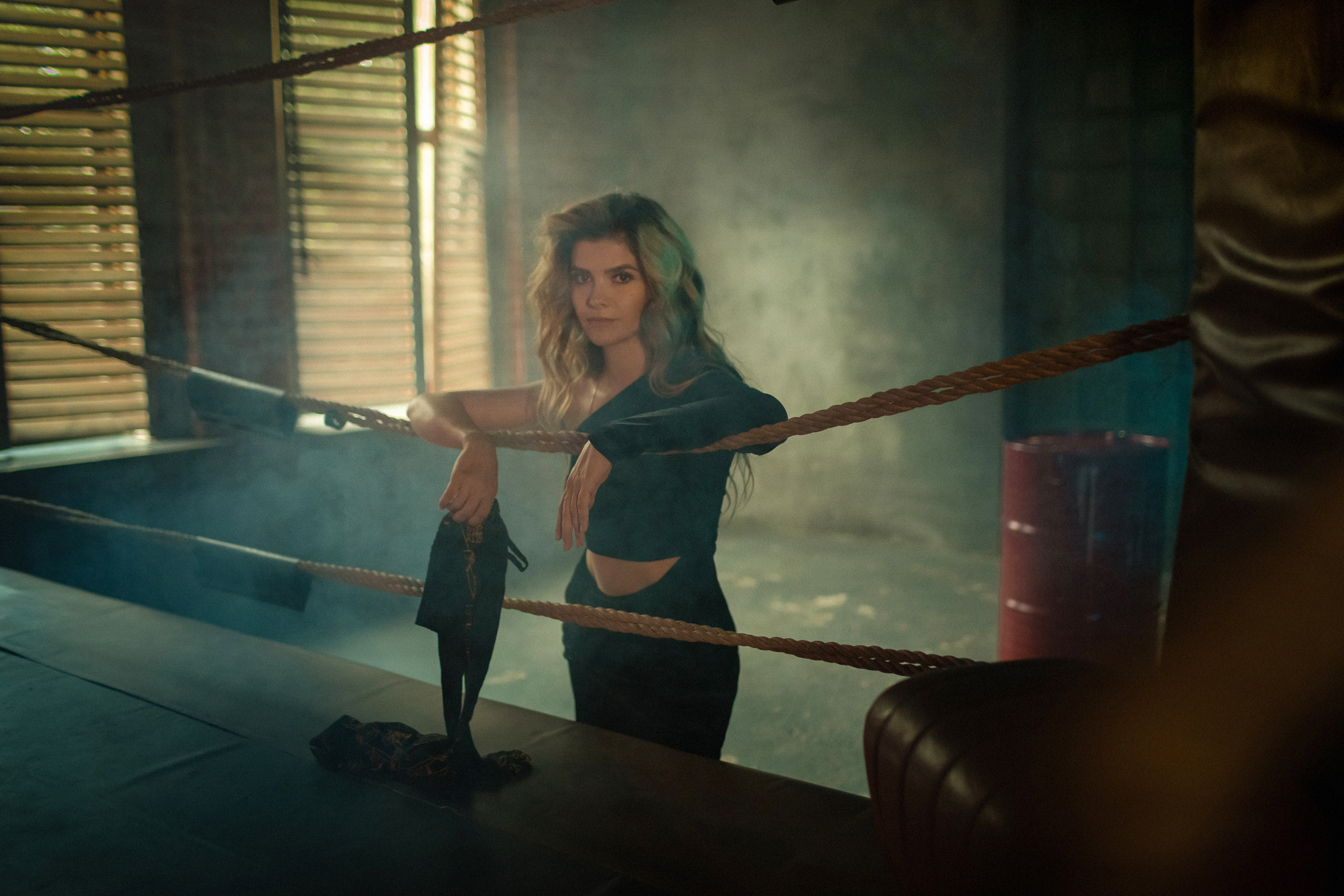 Фотосессия девушки на боксерском ринге СПб. Фотограф женский и мужской портрет Санкт-Петербург