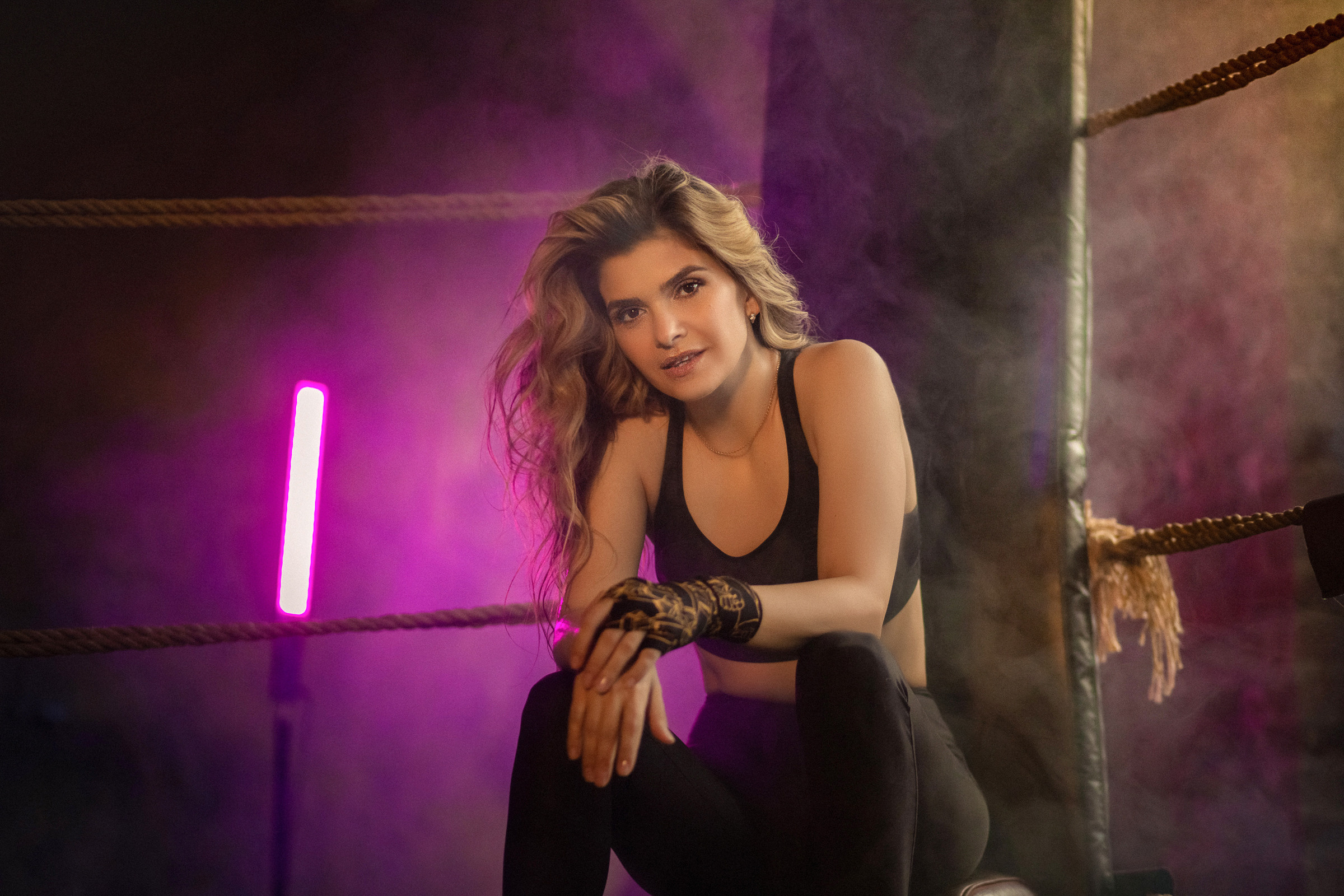 Девушка на боксерском ринге, Фотосессия на боксерском ринге для девушки СПб