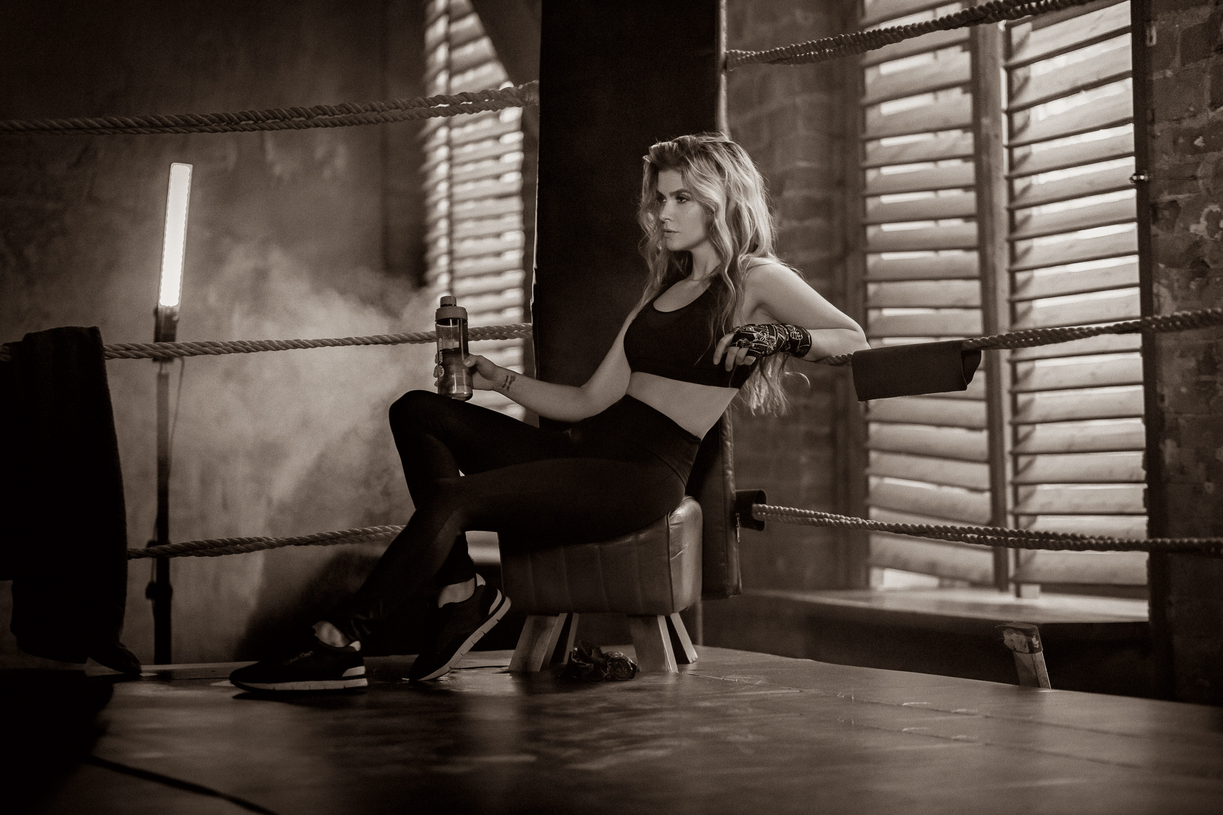 Фотосессия девушки на боксерском ринге СПб. Фотограф женский и мужской портрет Санкт-Петербург