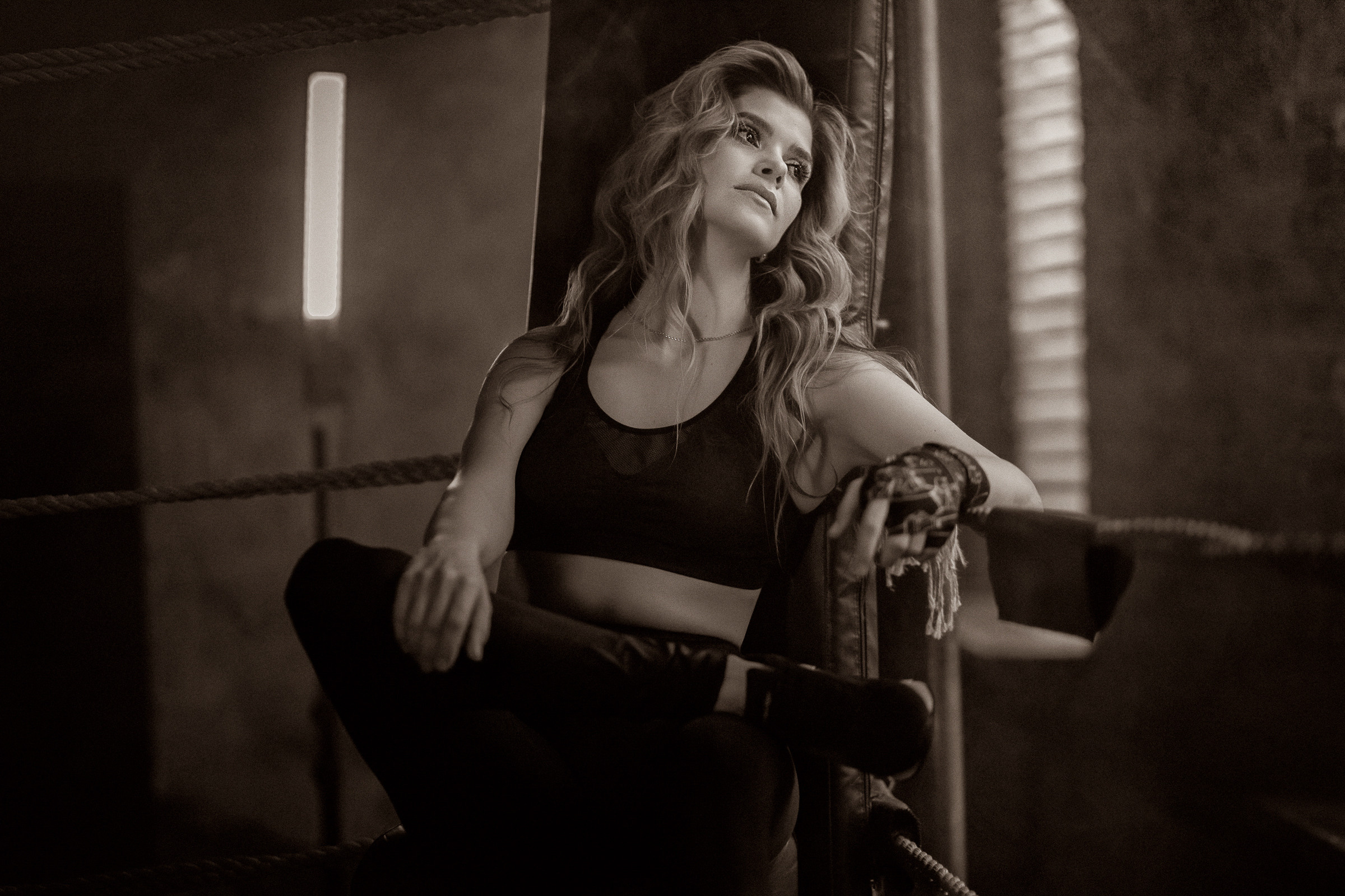 Фотосессия девушки на боксерском ринге СПб. Фотограф женский и мужской портрет Санкт-Петербург