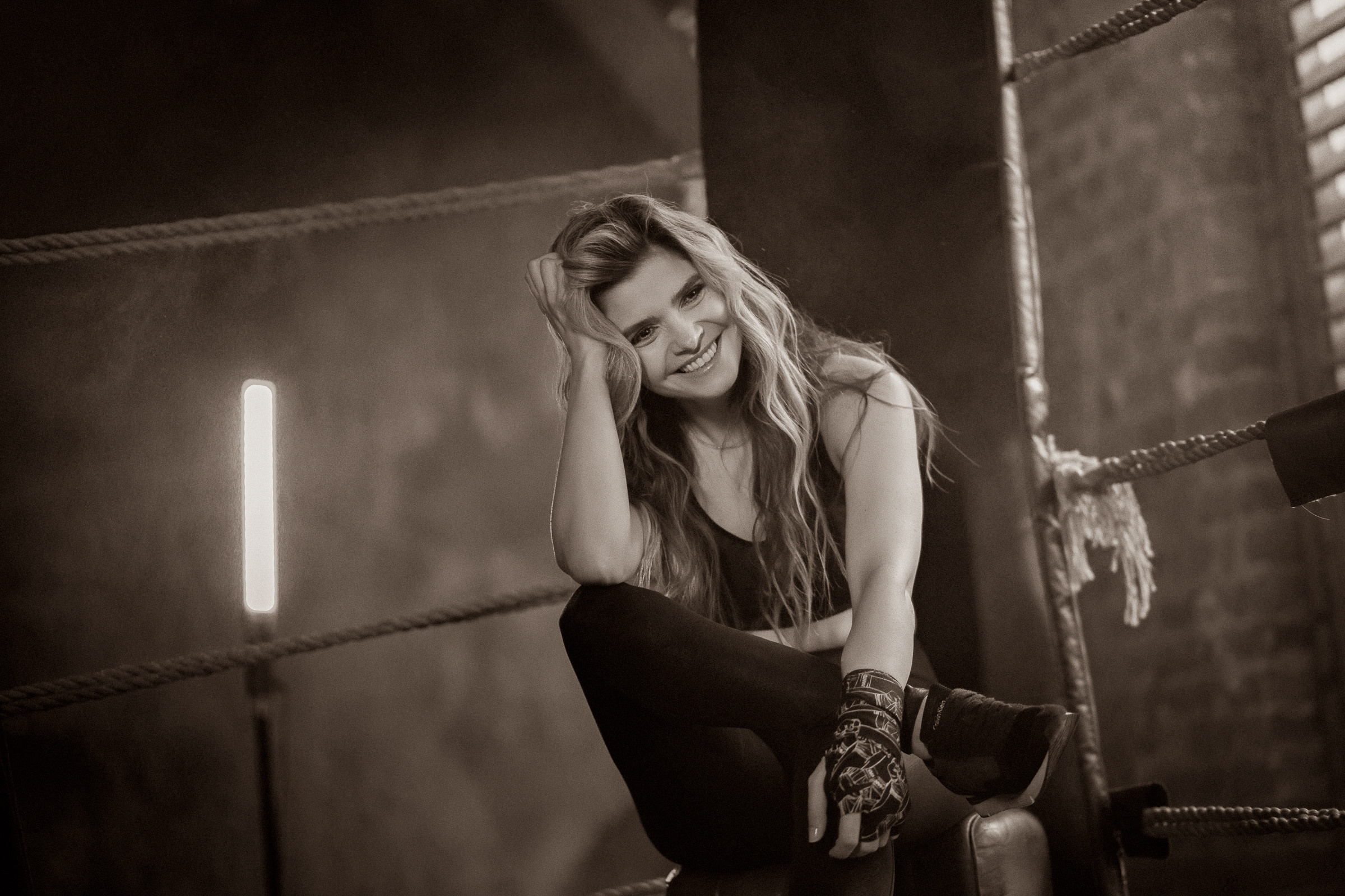 Фотосессия девушки на боксерском ринге СПб. Фотограф женский и мужской портрет Санкт-Петербург