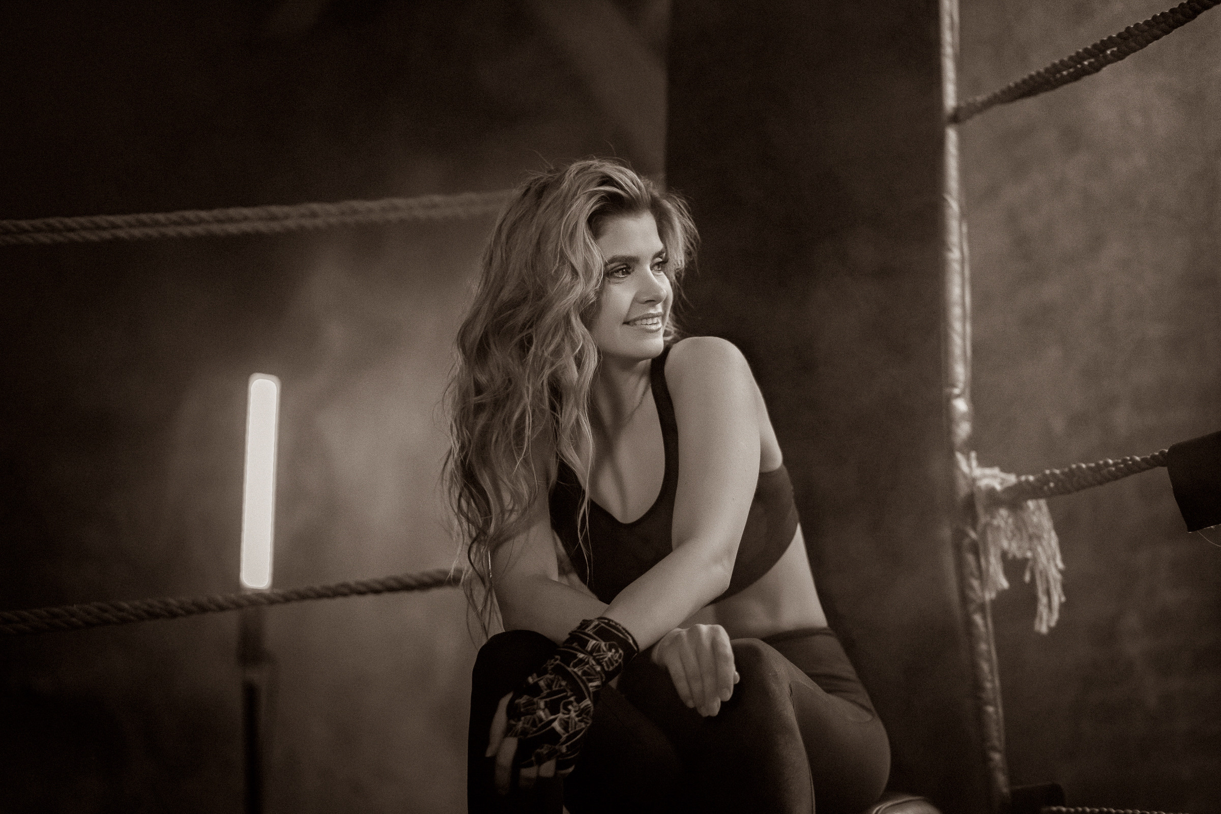 Фотосессия девушки на боксерском ринге СПб. Фотограф женский и мужской портрет Санкт-Петербург