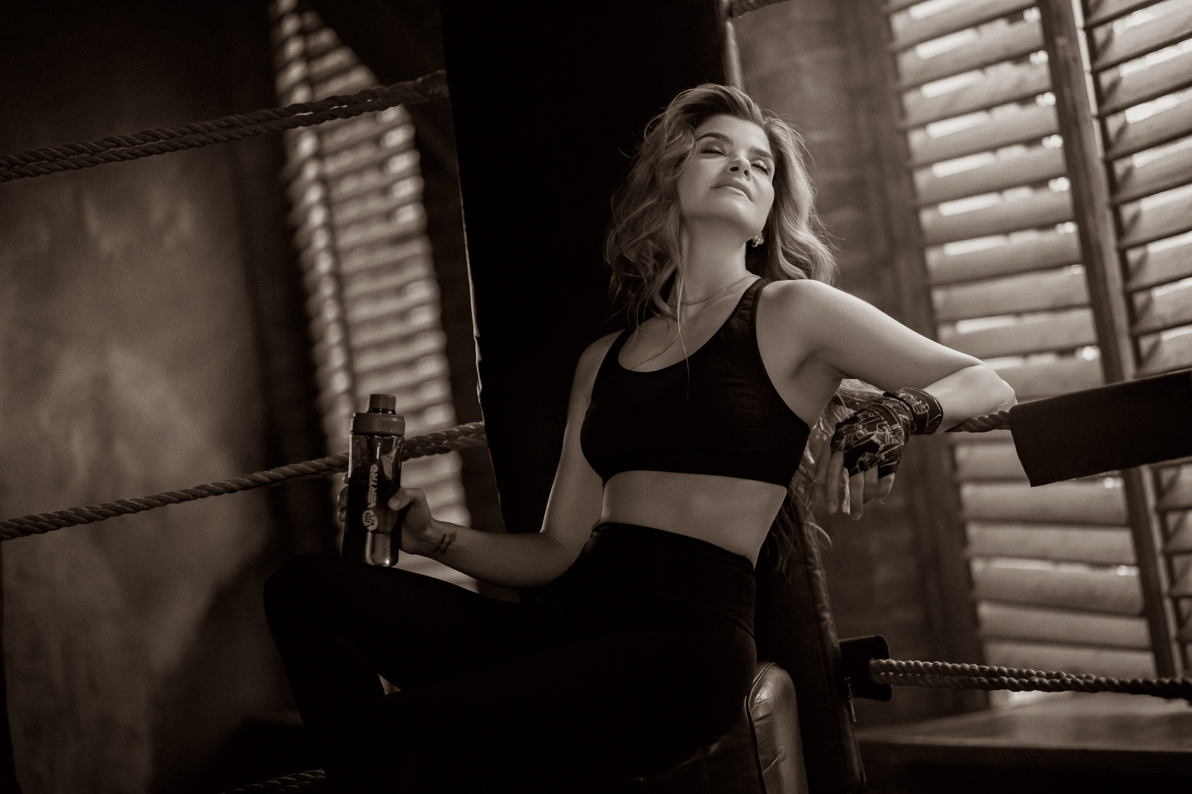 Фотосессия девушки на боксерском ринге СПб. Фотограф женский и мужской портрет Санкт-Петербург