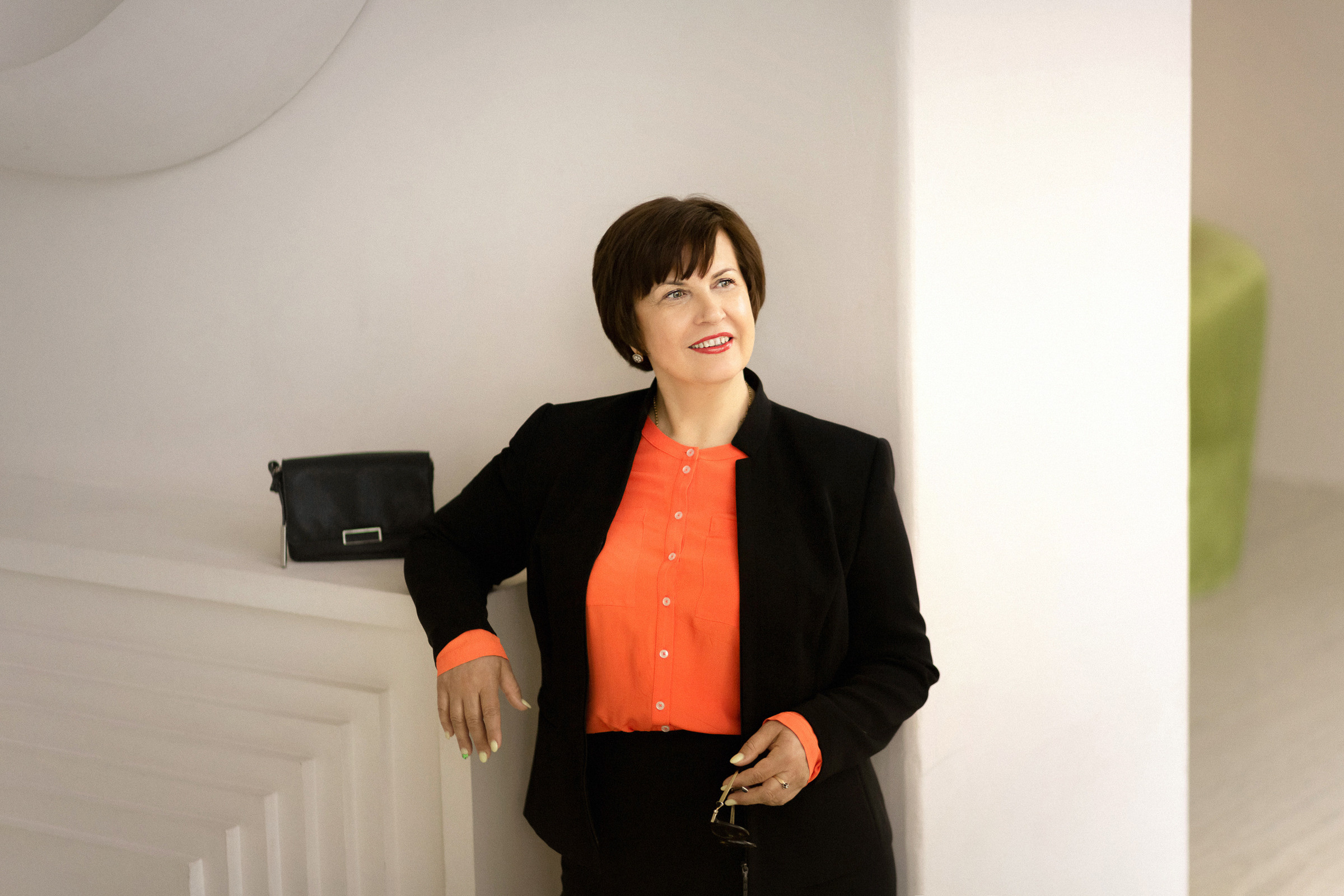 Портрет взрослой женщины в студии СПБ