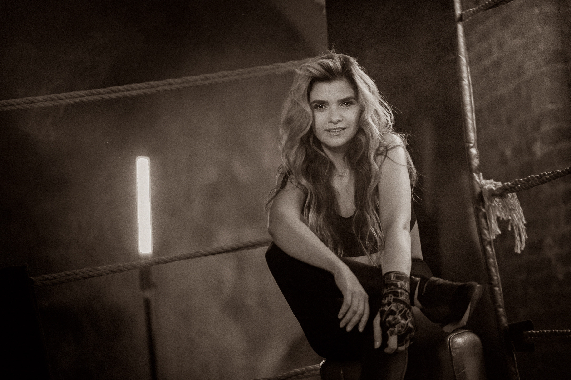 Фотосессия девушки на боксерском ринге СПб. Фотограф женский и мужской портрет Санкт-Петербург