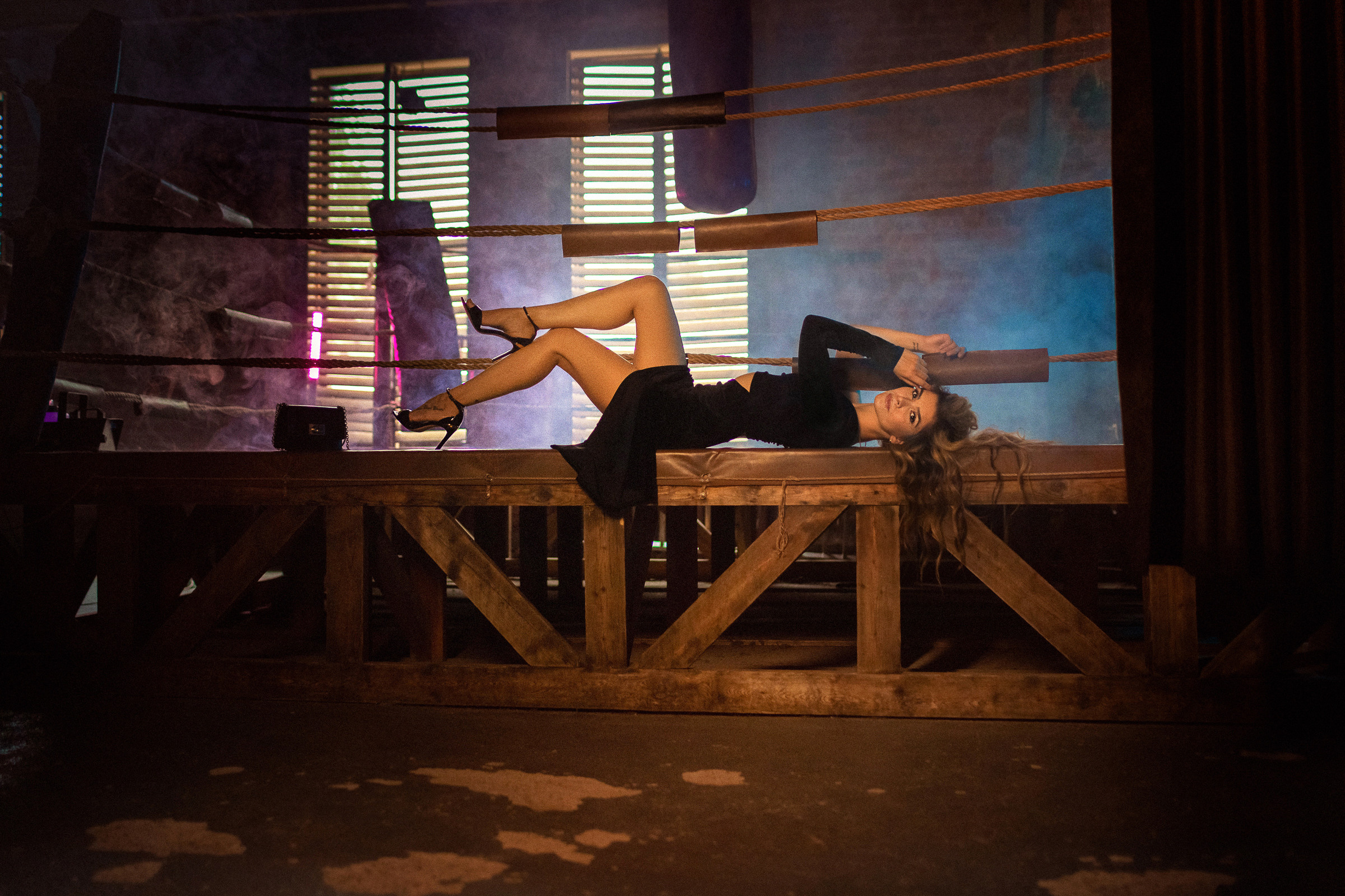 Фотосессия девушки на боксерском ринге СПб. Фотограф женский и мужской портрет Санкт-Петербург