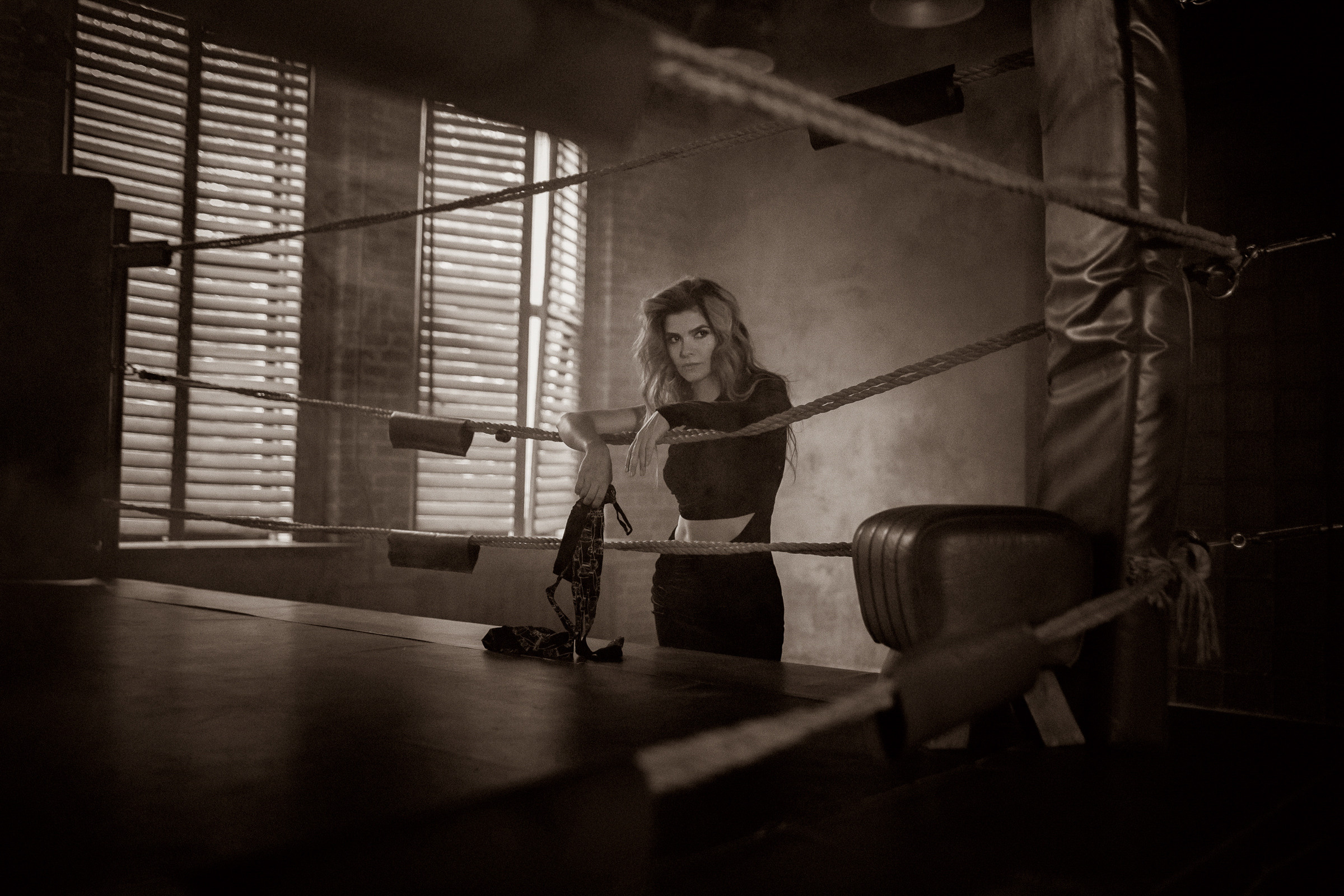 Фотосессия девушки на боксерском ринге СПб. Фотограф женский и мужской портрет Санкт-Петербург