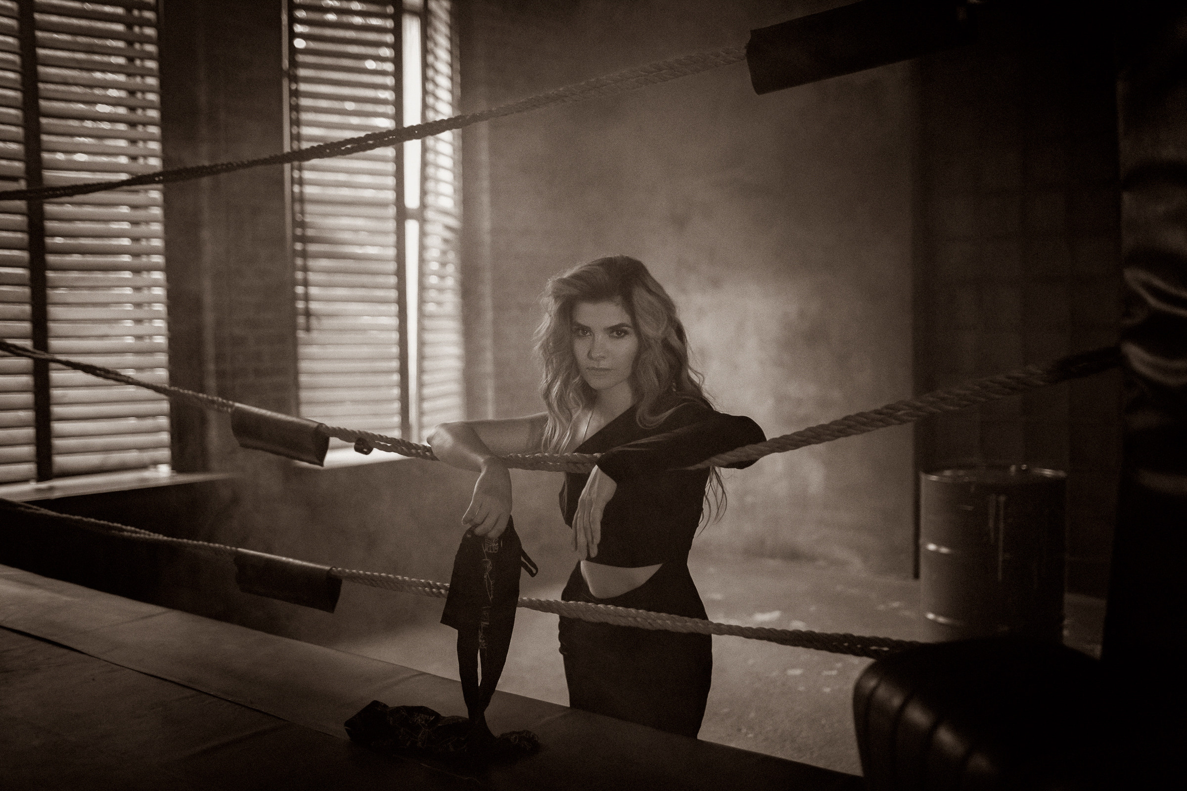 Фотосессия девушки на боксерском ринге СПб. Фотограф женский и мужской портрет Санкт-Петербург