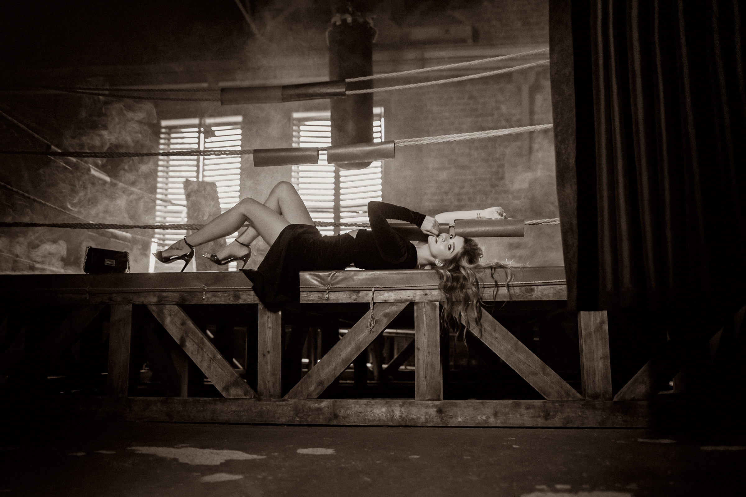 Фотосессия девушки на боксерском ринге СПб. Фотограф женский и мужской портрет Санкт-Петербург