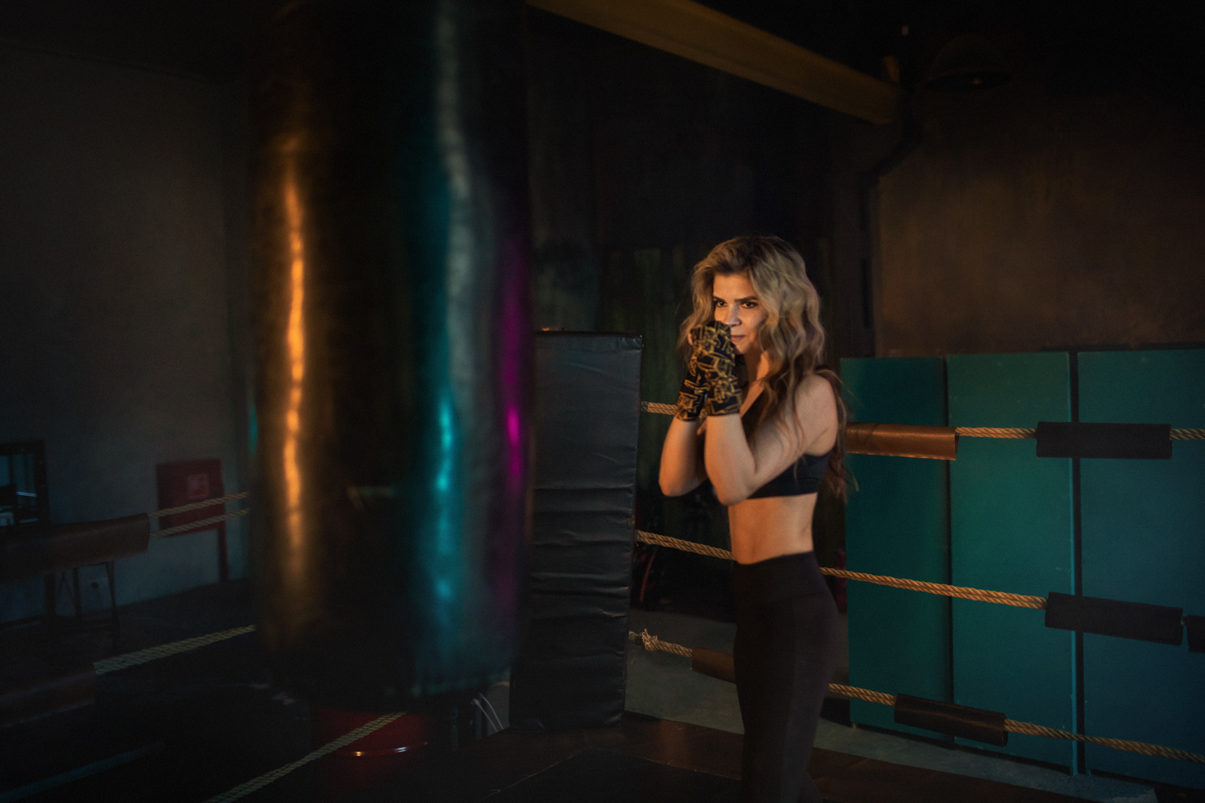 Фотосессия девушки на боксерском ринге СПб. Фотограф женский и мужской портрет Санкт-Петербург