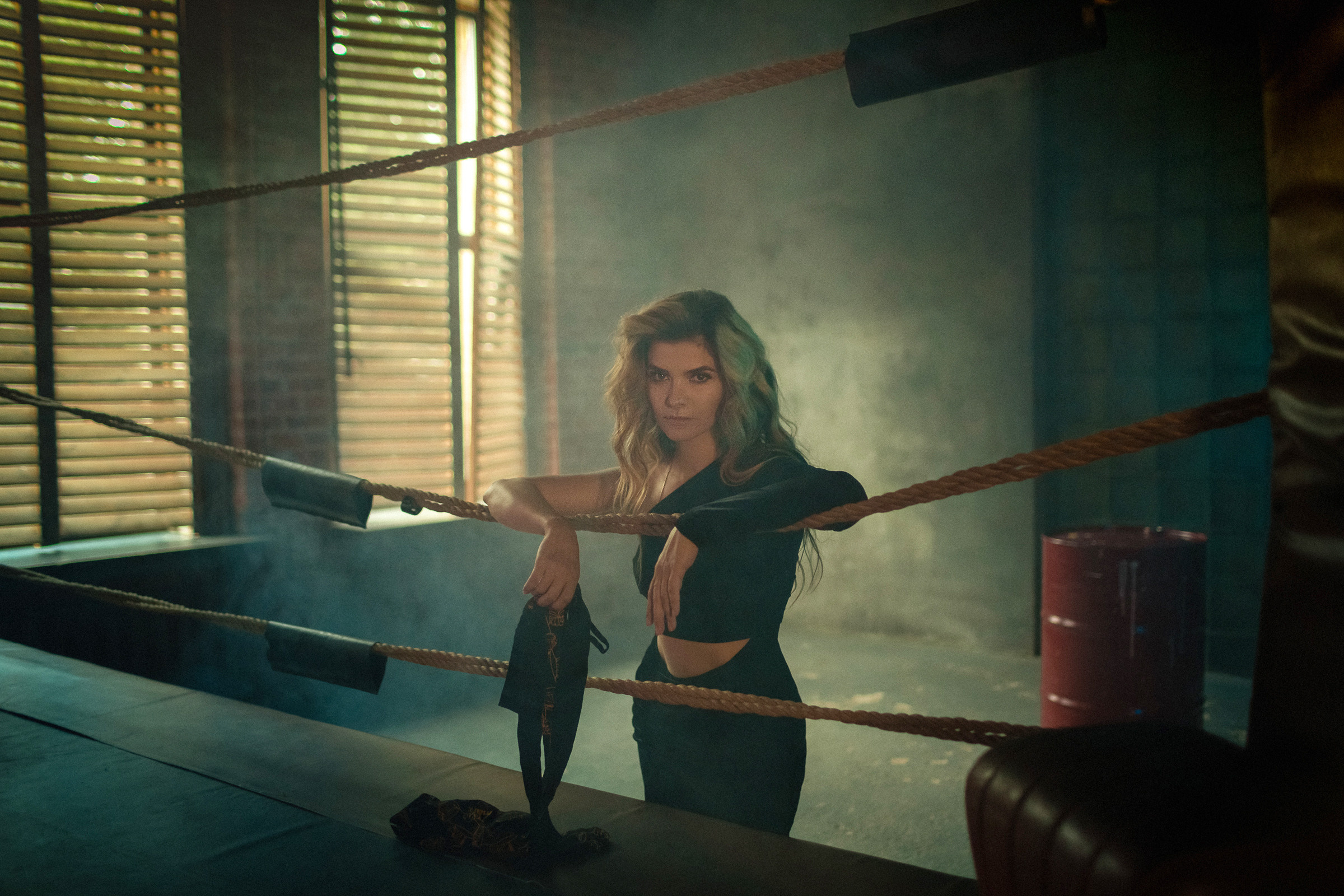 Фотосессия девушки на боксерском ринге СПб. Фотограф женский и мужской портрет Санкт-Петербург