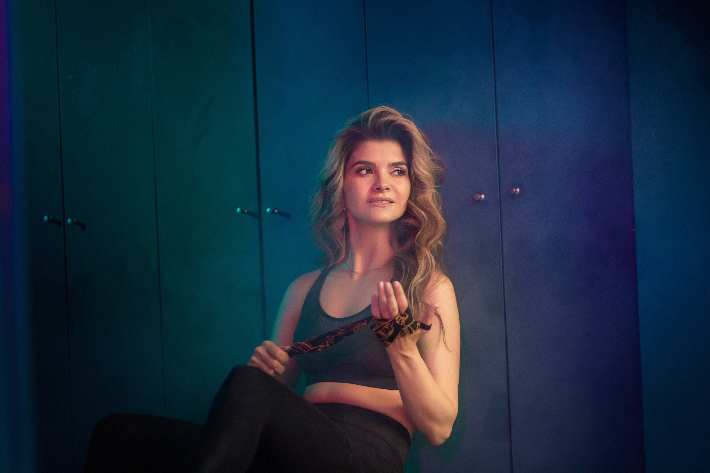 Портрет красивой девушки в спортивном зале  СПб Питер