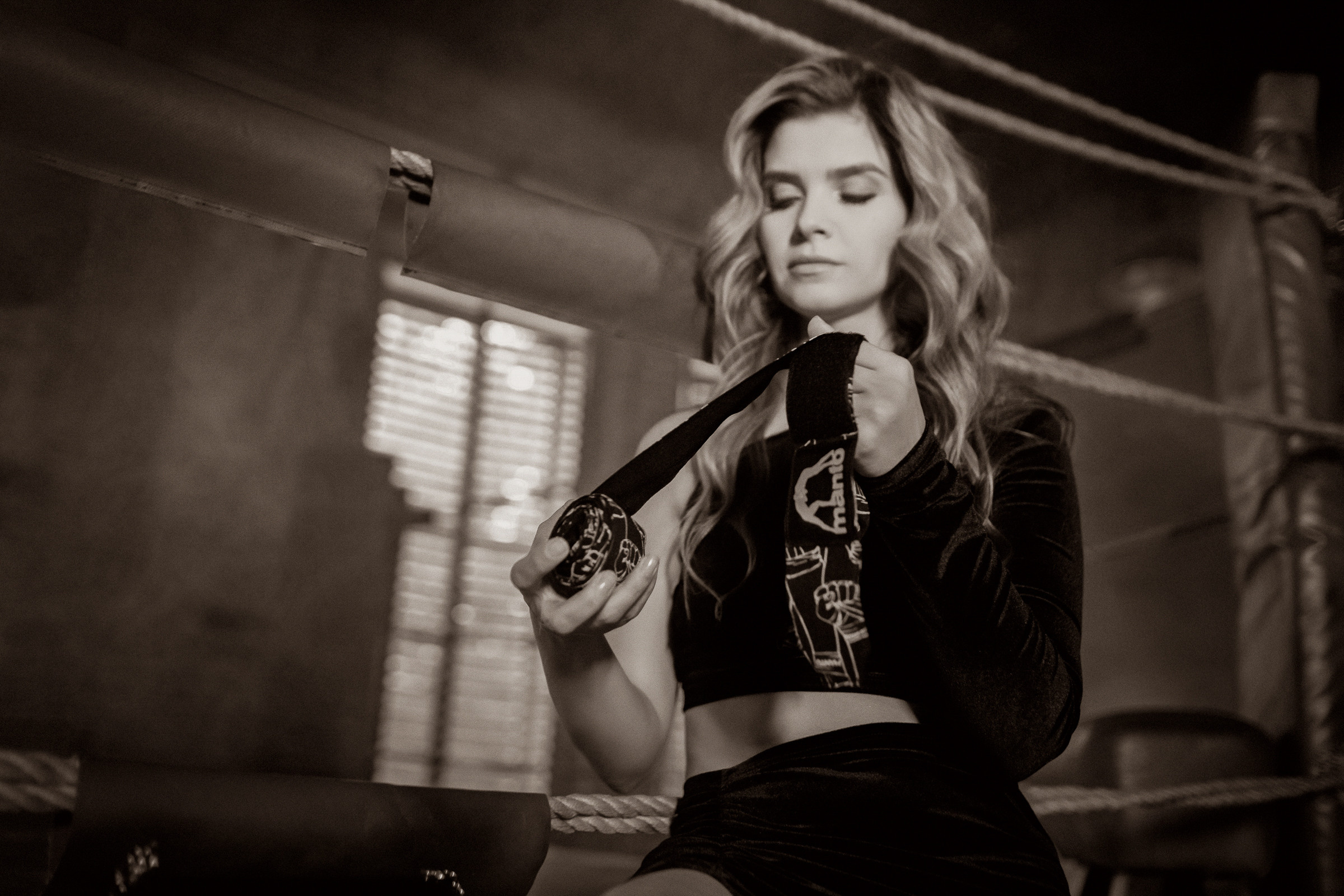 Фотосессия девушки на боксерском ринге СПб. Фотограф женский и мужской портрет Санкт-Петербург