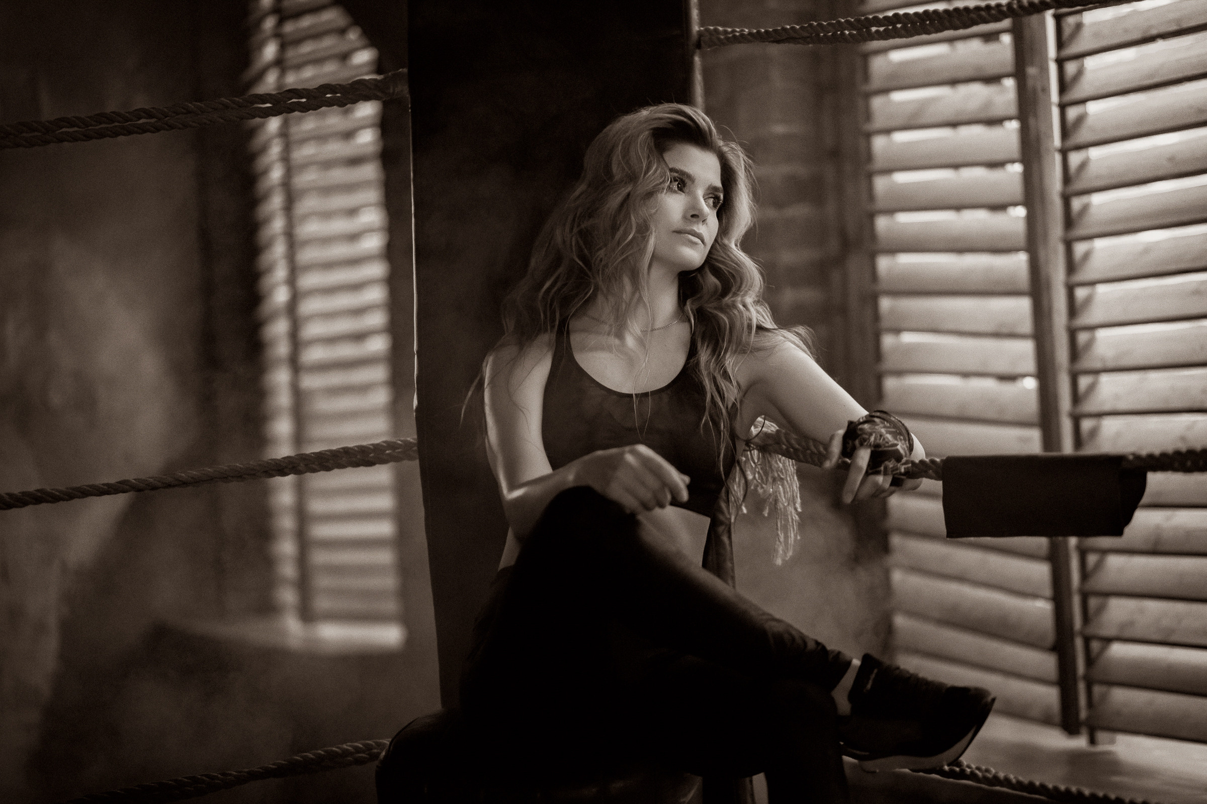 Фотосессия девушки на боксерском ринге СПб. Фотограф женский и мужской портрет Санкт-Петербург