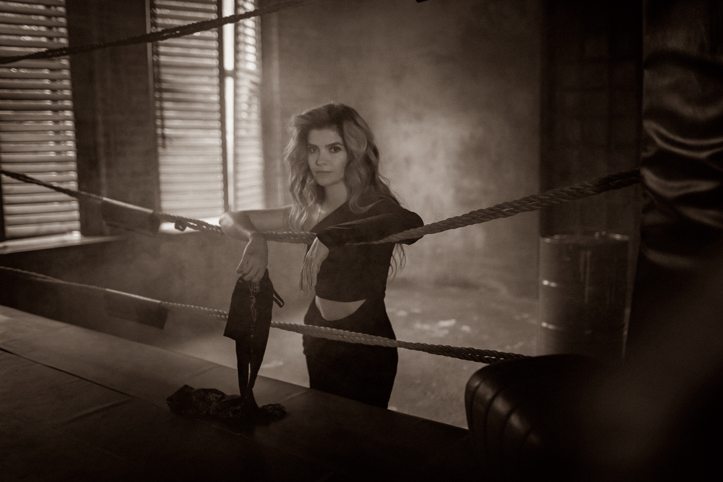 Фотосессия девушки на боксерском ринге СПб. Фотограф женский и мужской портрет Санкт-Петербург