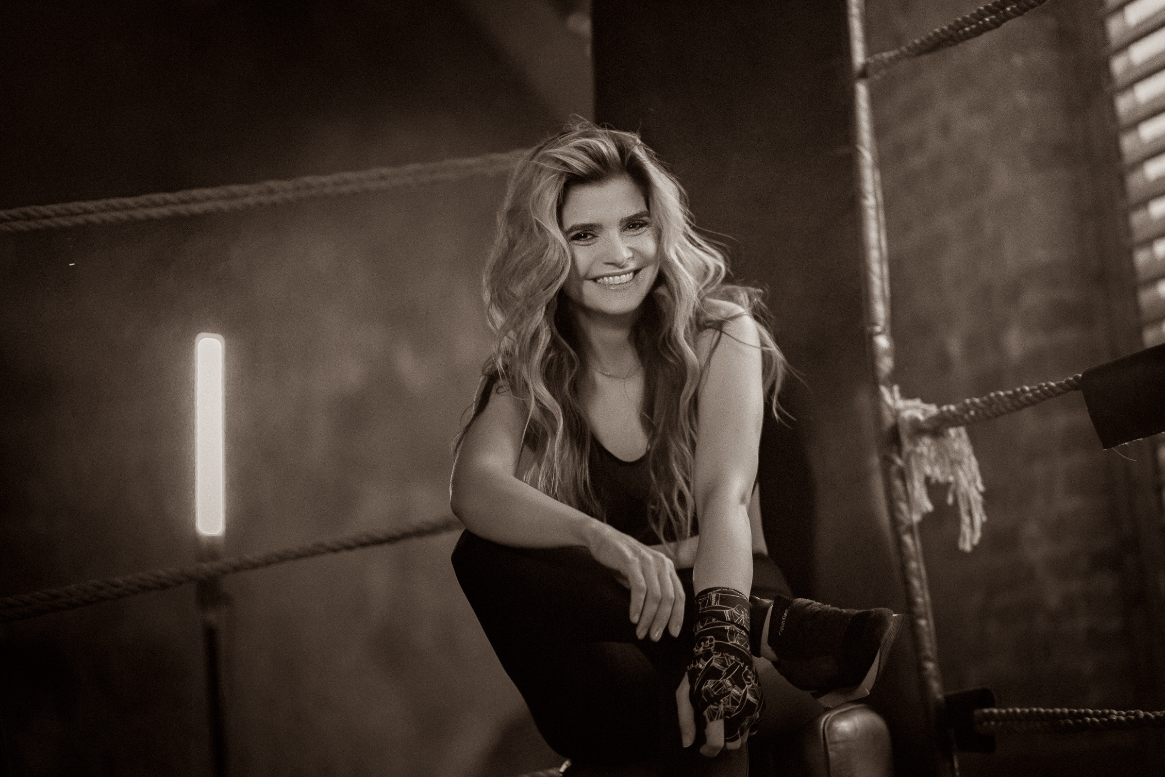 Фотосессия девушки на боксерском ринге СПб. Фотограф женский и мужской портрет Санкт-Петербург