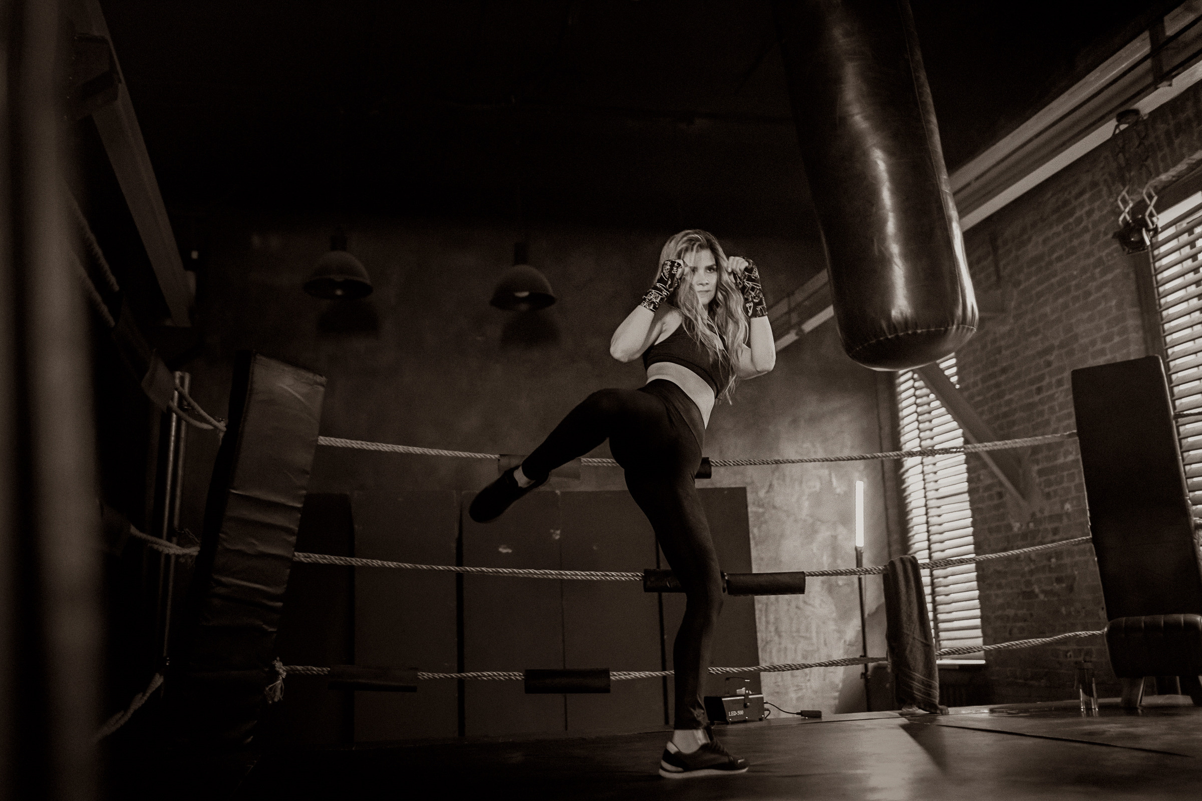 Фотосессия девушки на боксерском ринге СПб. Фотограф женский и мужской портрет Санкт-Петербург