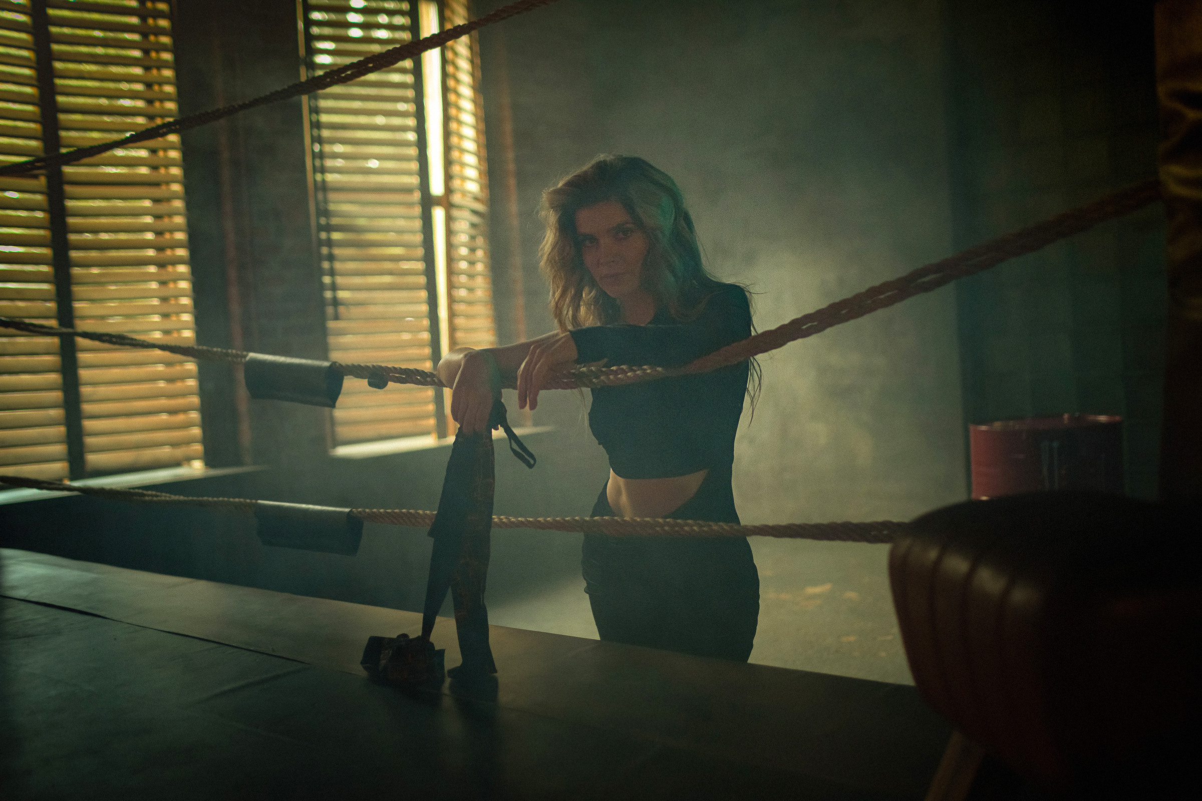 Фотосессия девушки на боксерском ринге СПб. Фотограф женский и мужской портрет Санкт-Петербург