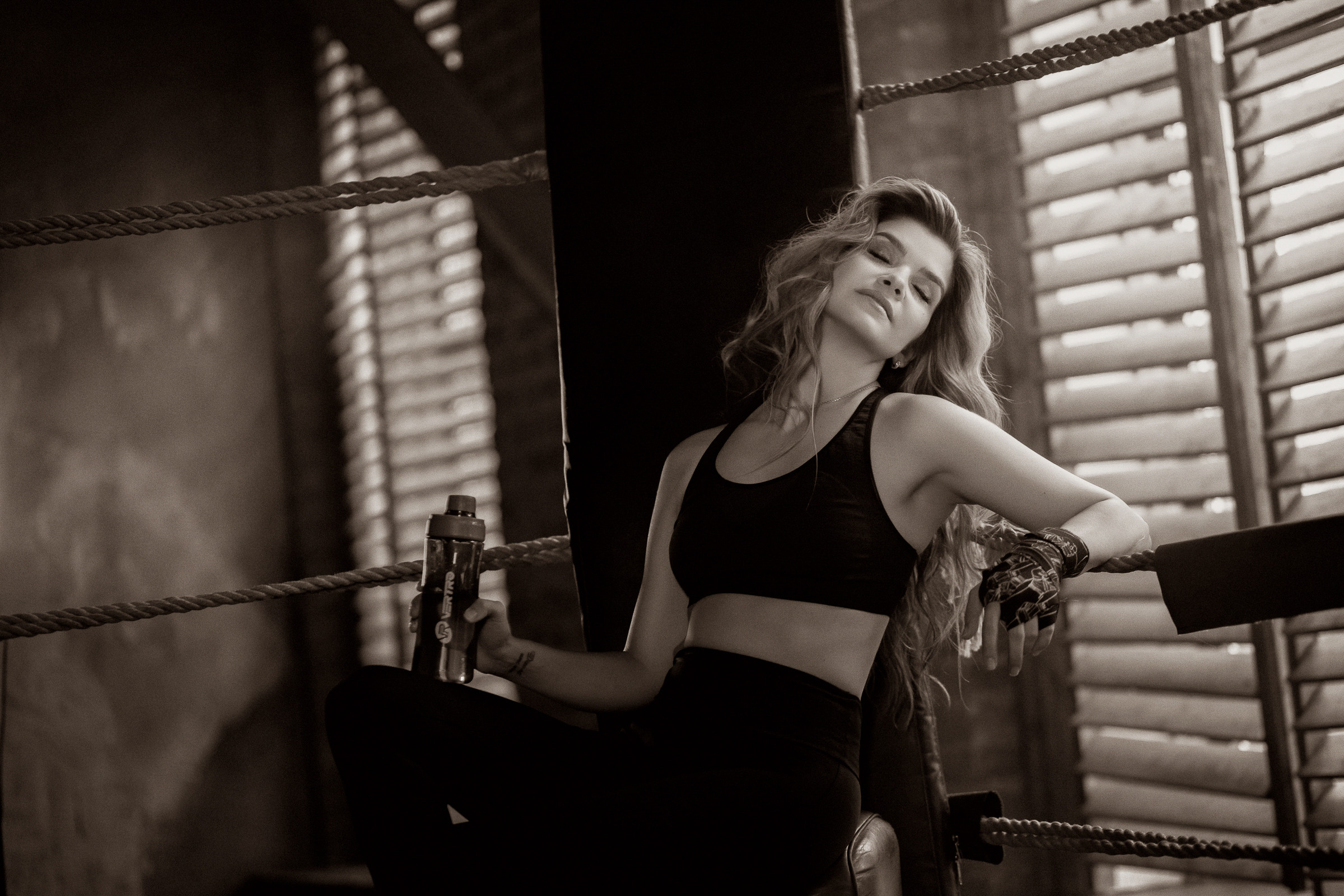 Фотосессия девушки на боксерском ринге СПб. Фотограф женский и мужской портрет Санкт-Петербург