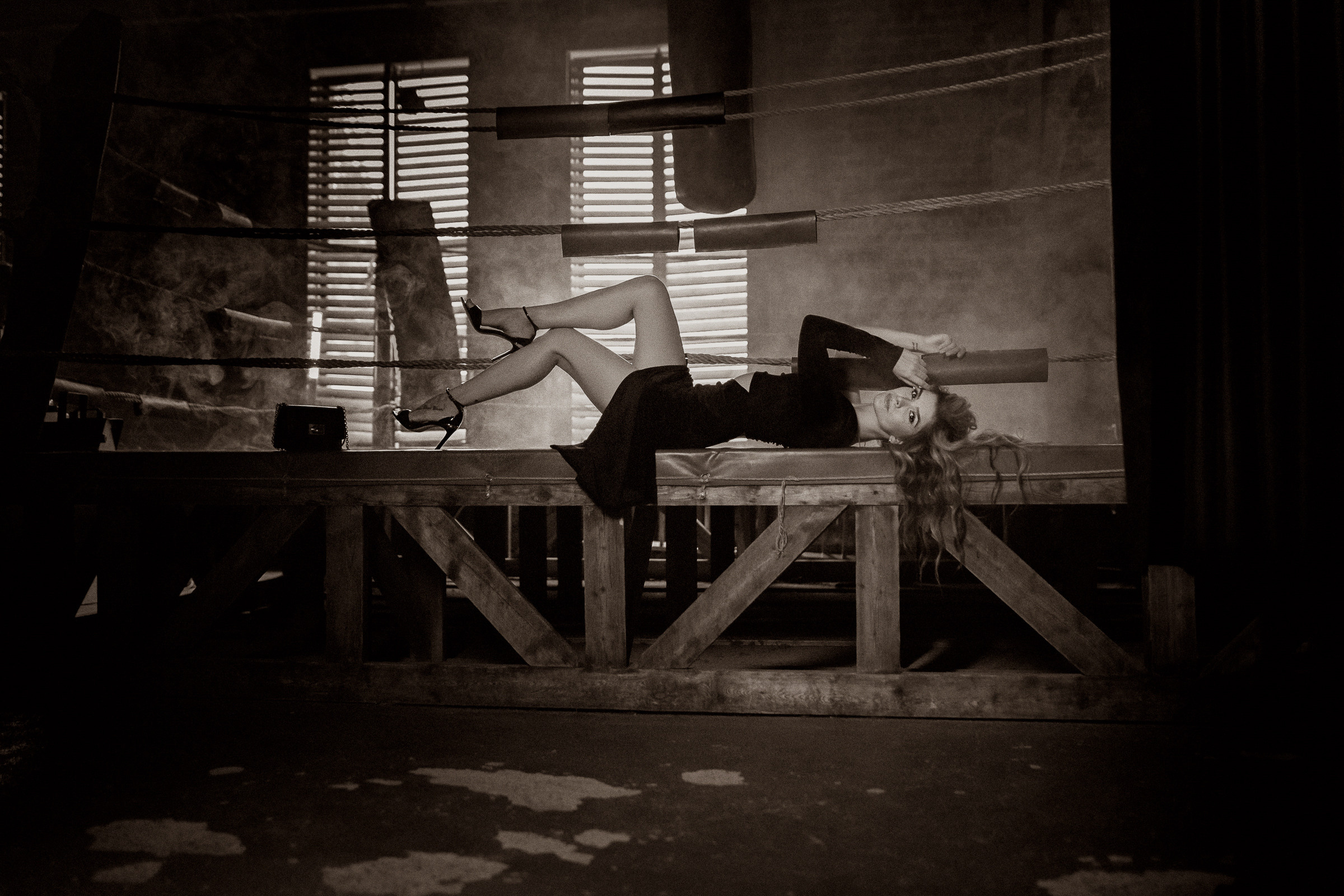 Фотосессия девушки на боксерском ринге СПб. Фотограф женский и мужской портрет Санкт-Петербург