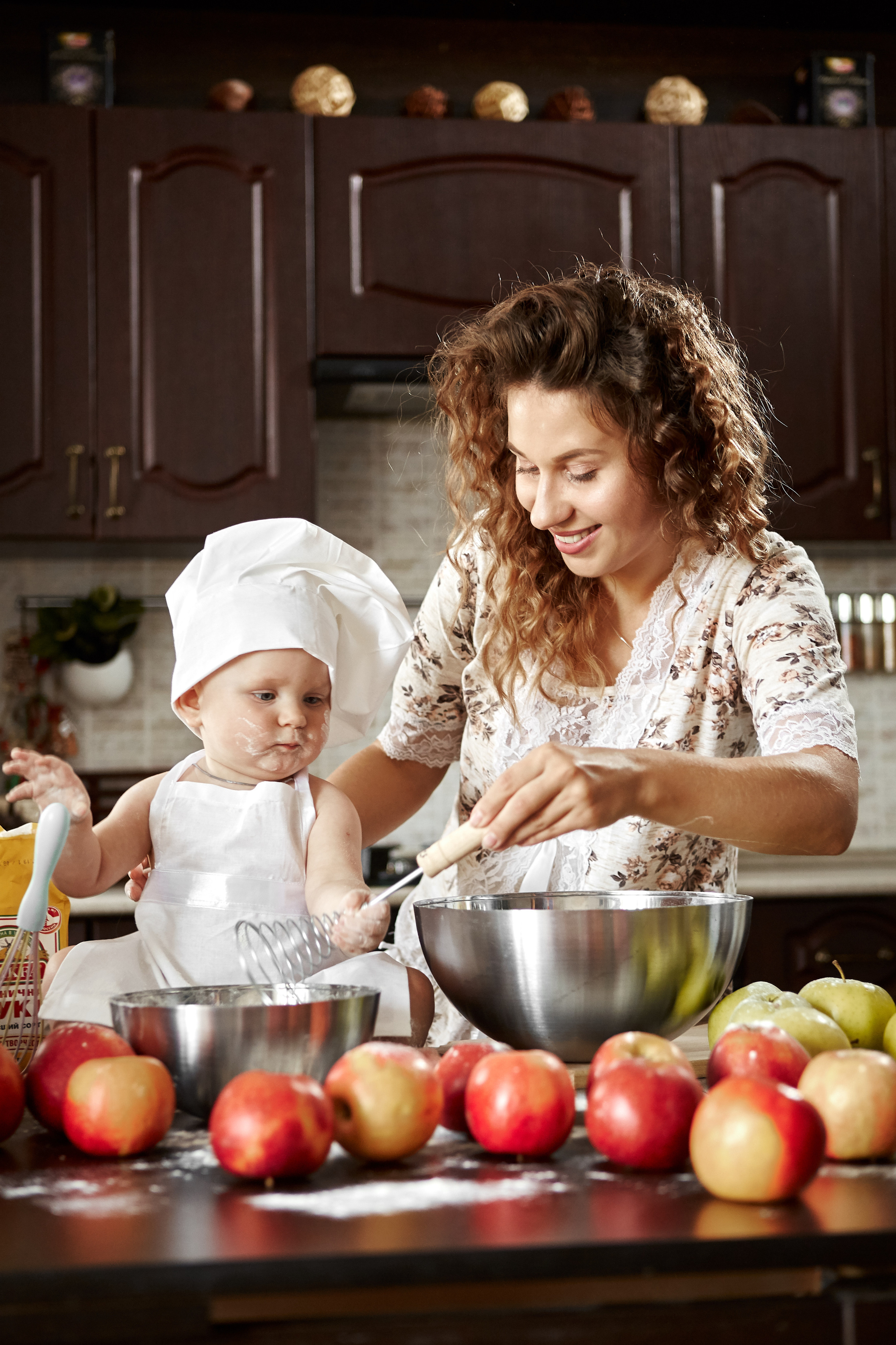 фотосессия на кухне, поваренок, детская фотосессия, семейная фотосессия