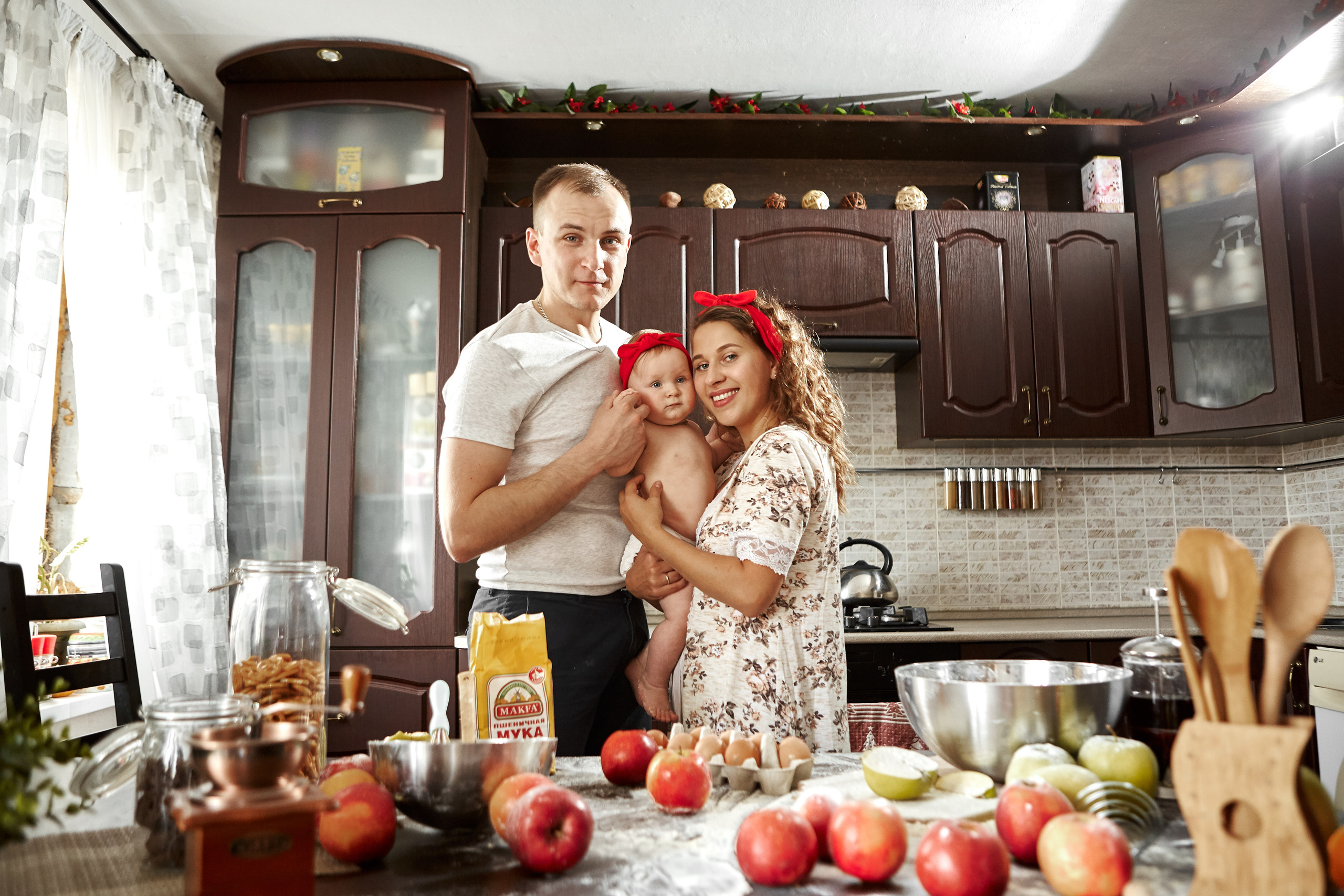 фотосессия на кухне, поваренок, детская фотосессия, семейная фотосессия
