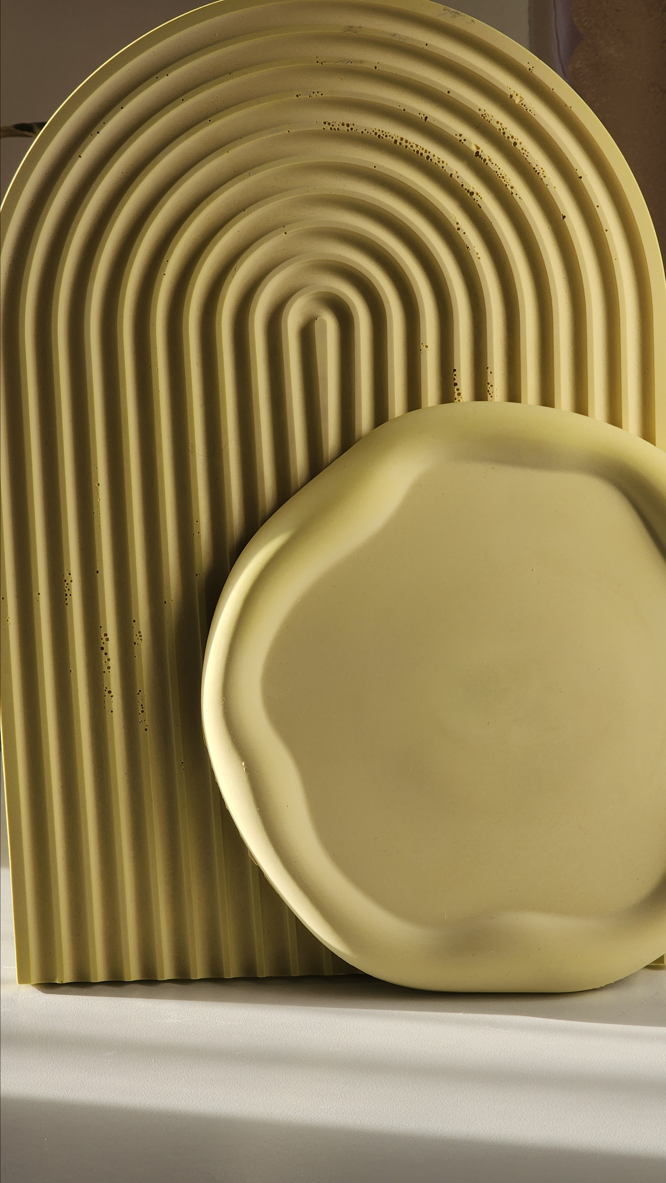 Подносы. Изделия из гипса и соевые свечи ручной работы