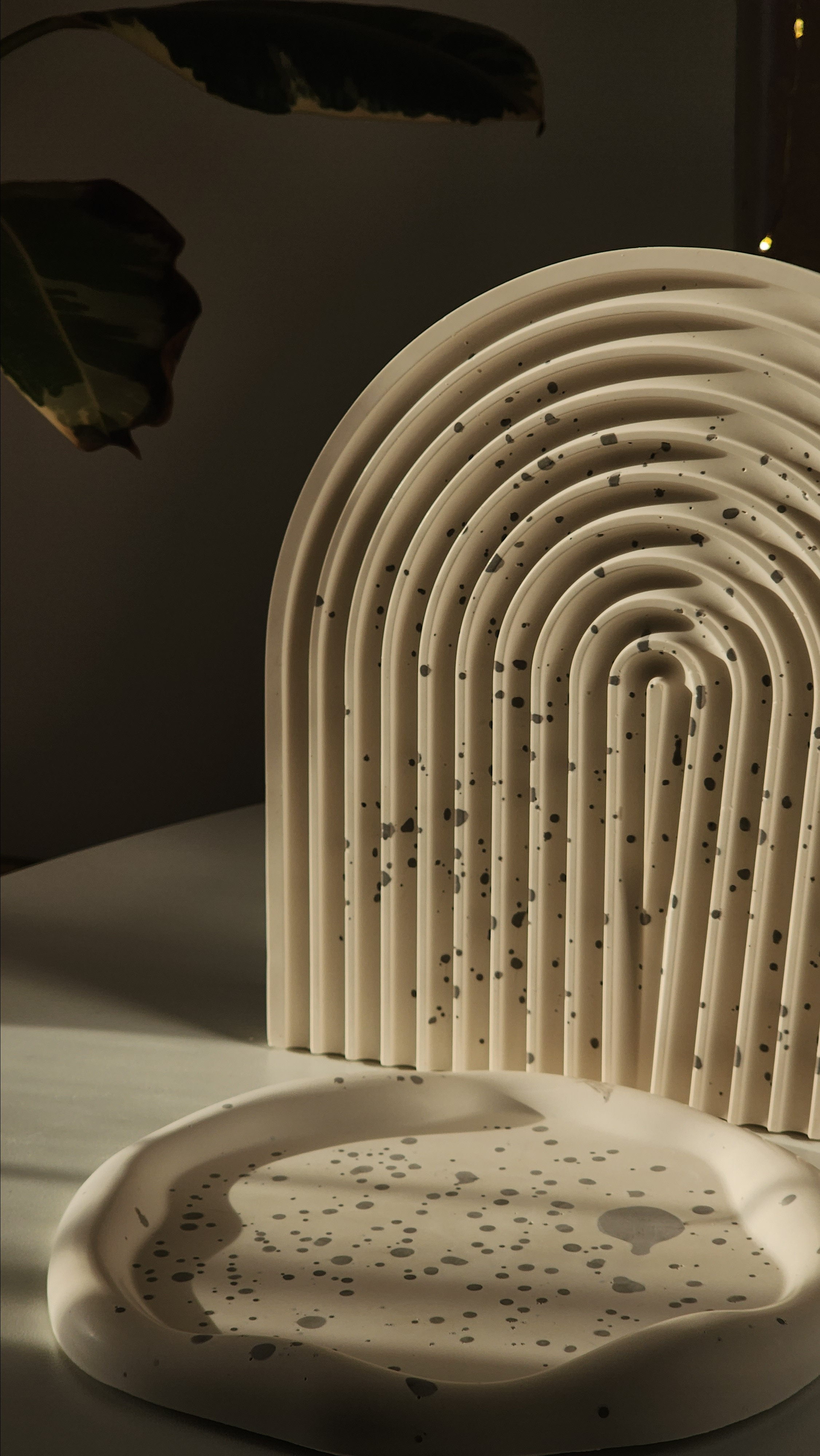 Подносы. Изделия из гипса и соевые свечи ручной работы