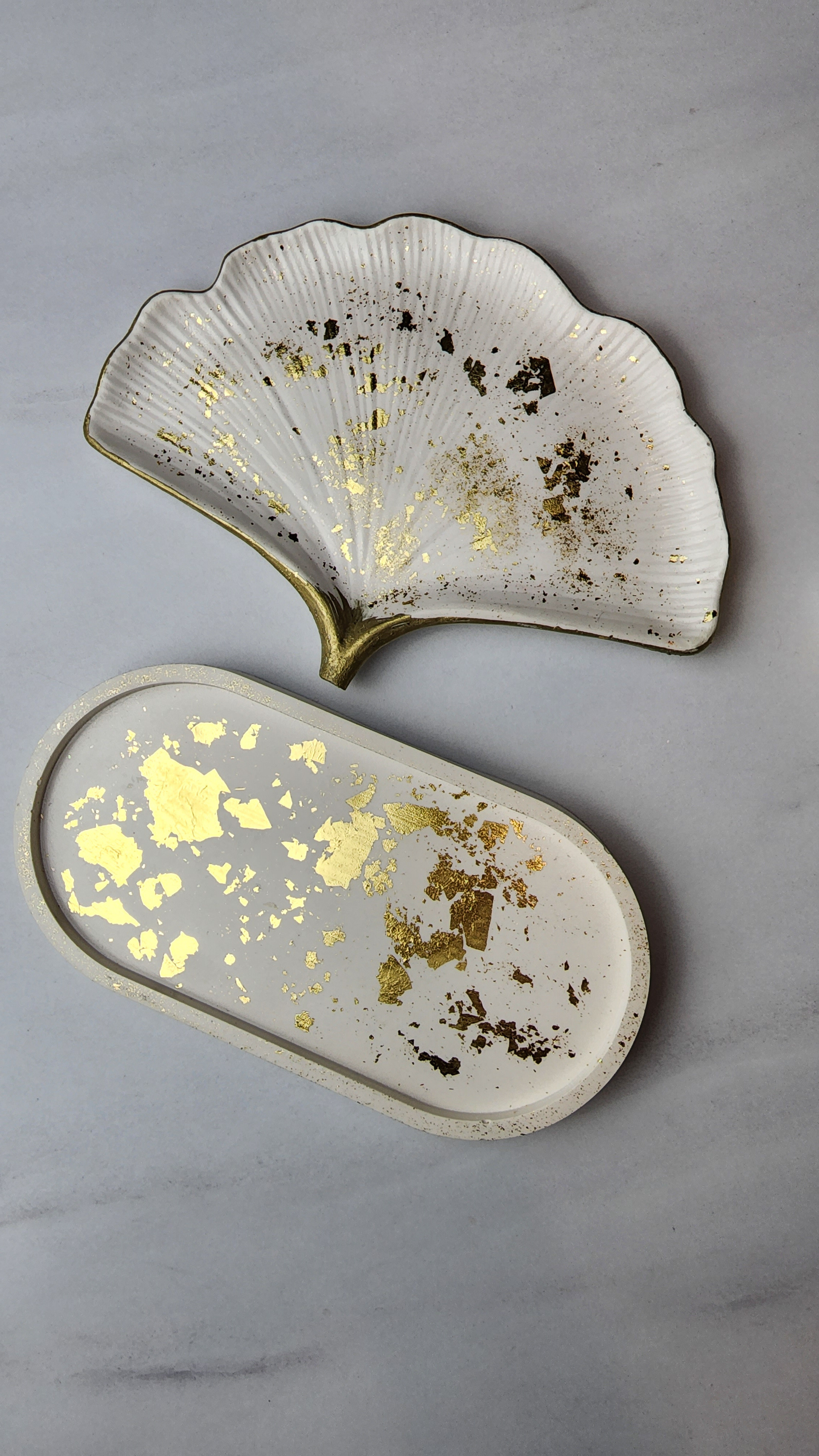 Подносы. Изделия из гипса и соевые свечи ручной работы