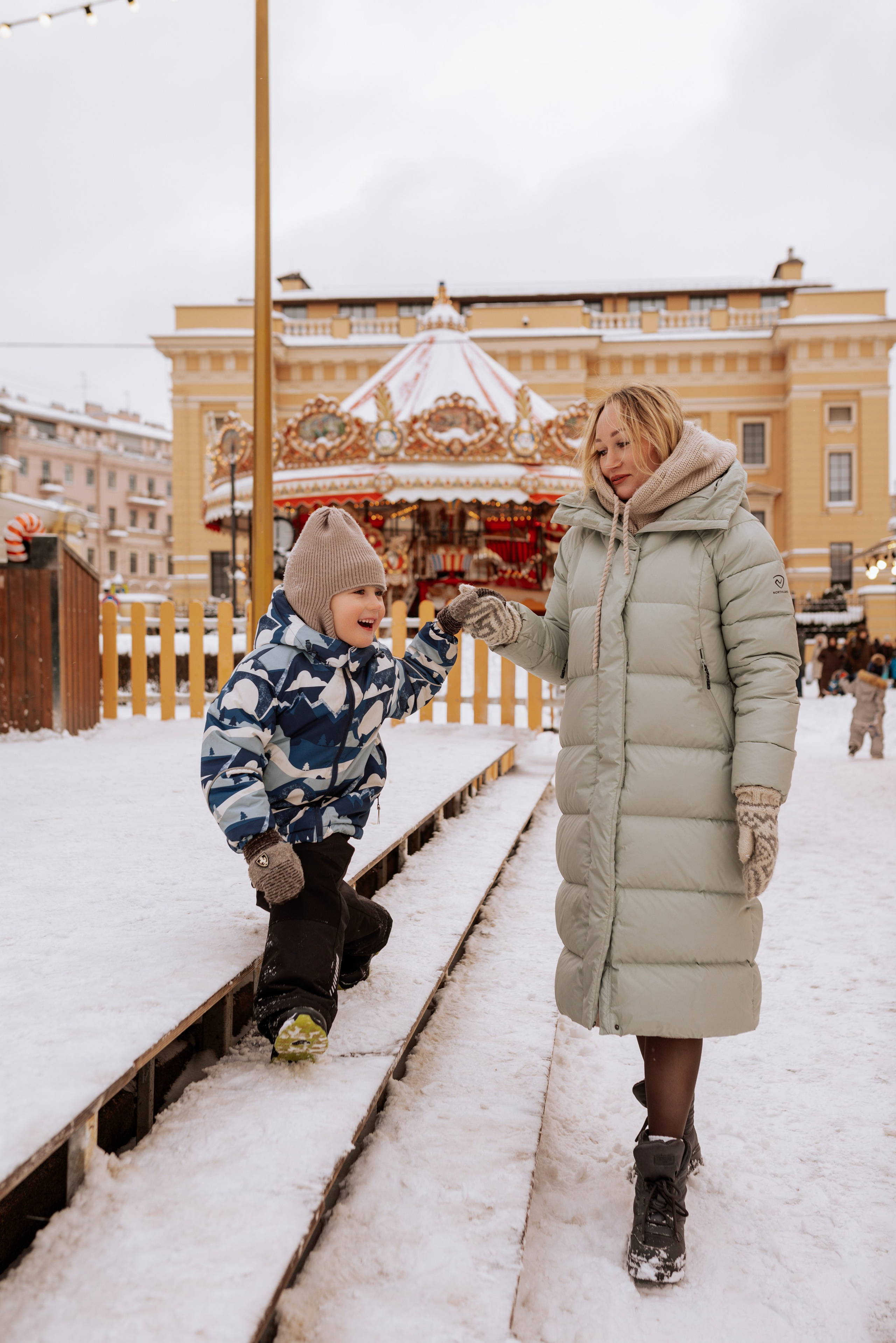 Семейная, Манежная площадь