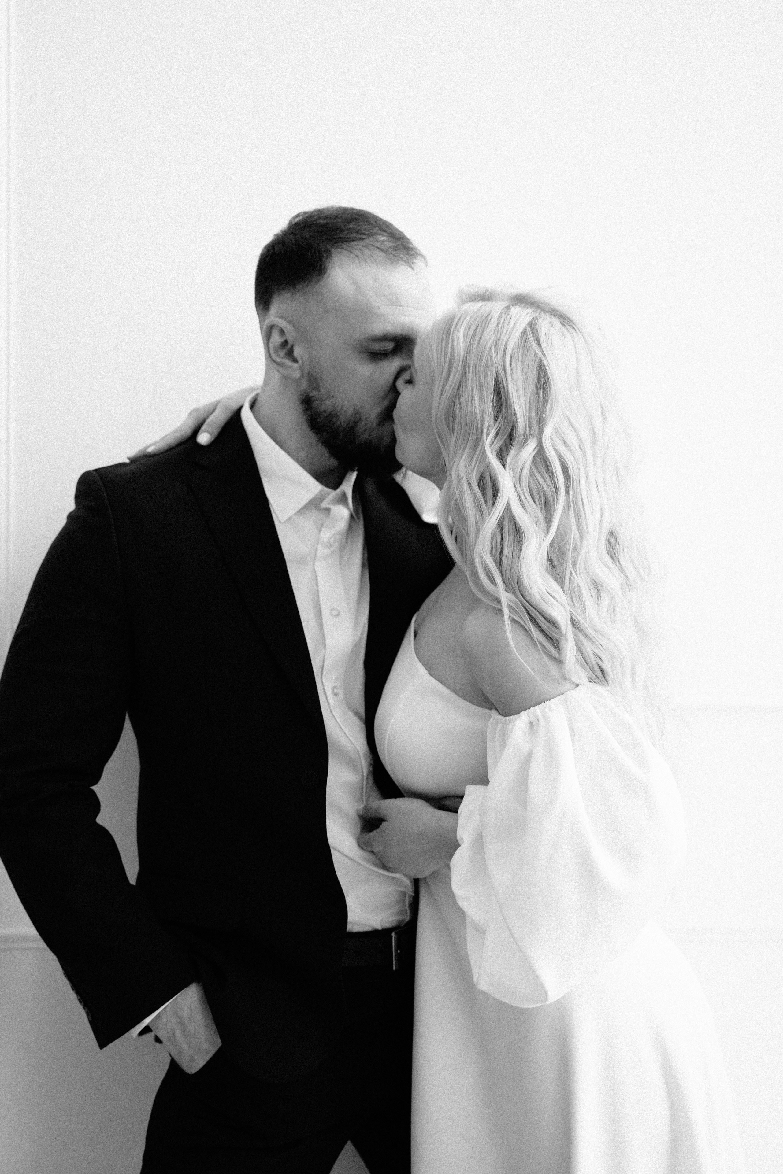 Свадебная фотосессия молодоженов в фотостудии. Свадебный и семейный фотограф из Воронежа|Москвы Бубнова Екатерина