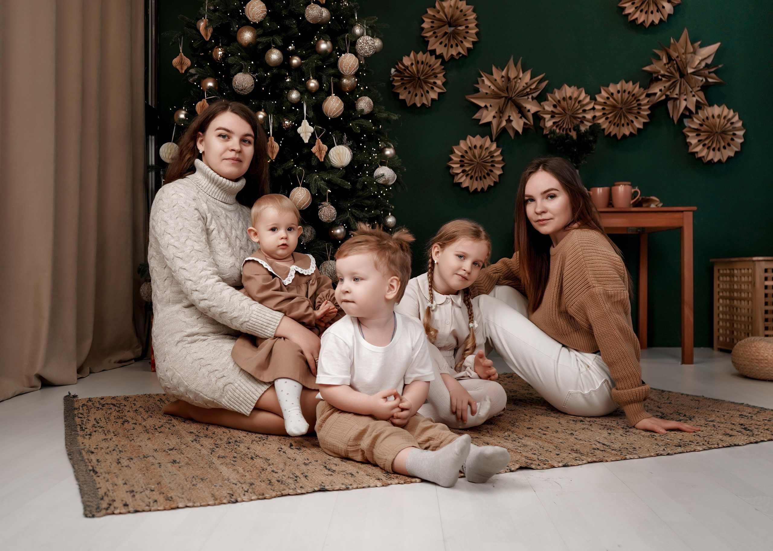 Уличная семейная фотосессия в Ростове-на-Дону. Фотограф Аксай, Новочеркасск. Свадебный фотограф в Ростове-на-Дону. Таинство Крещения и Венчания, семейные фотосессии. Алёна Чёботова