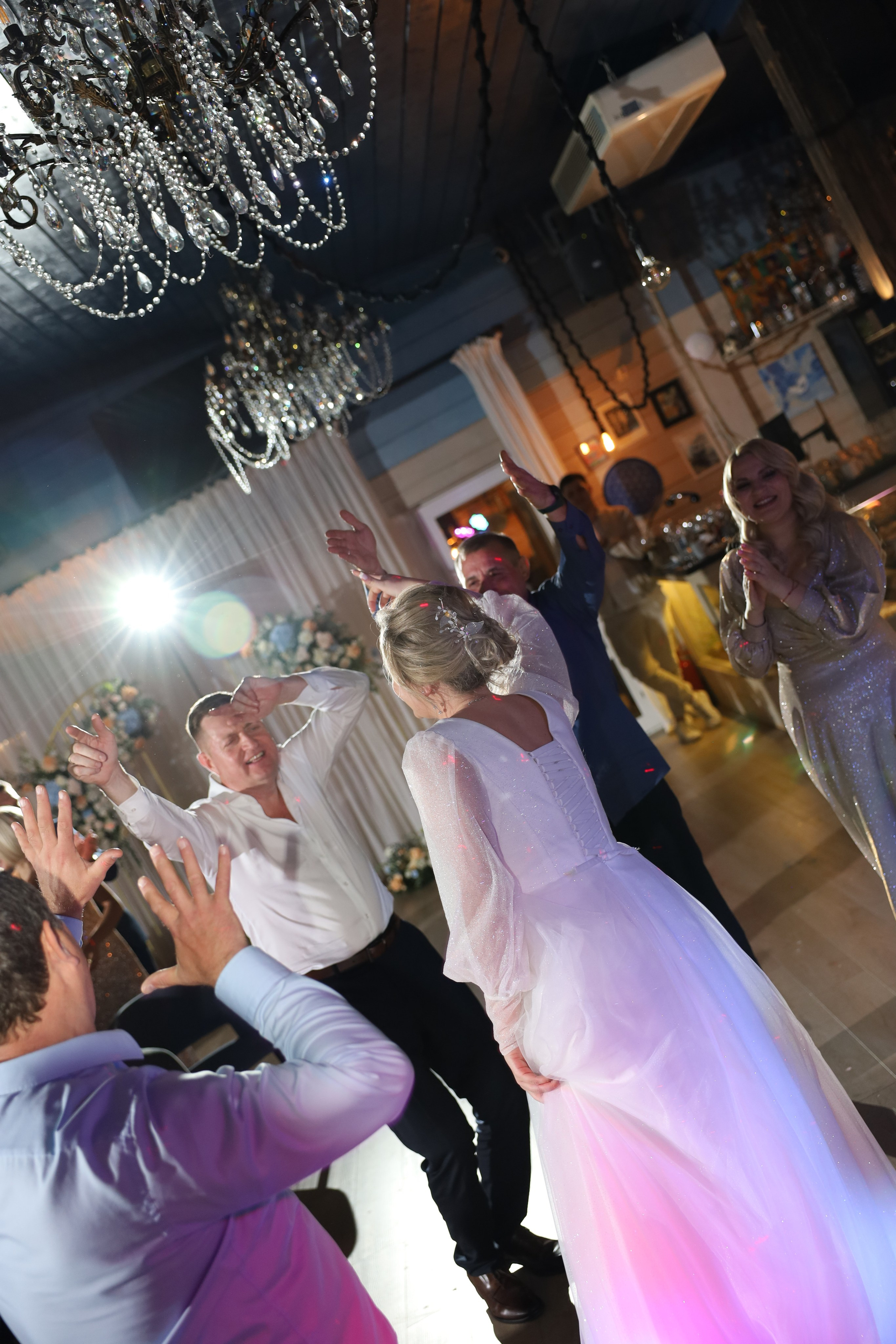 𝒜𝓇𝓉𝑒𝓂 & 𝐿𝓎𝓊𝓈𝓎𝒶 (𝓇𝑒𝓈𝓉𝒶𝓊𝓇𝒶𝓃𝓉). 𝑀𝑜𝓈𝒸𝑜𝓌. Свадебный фотограф в Санкт-Петербурге