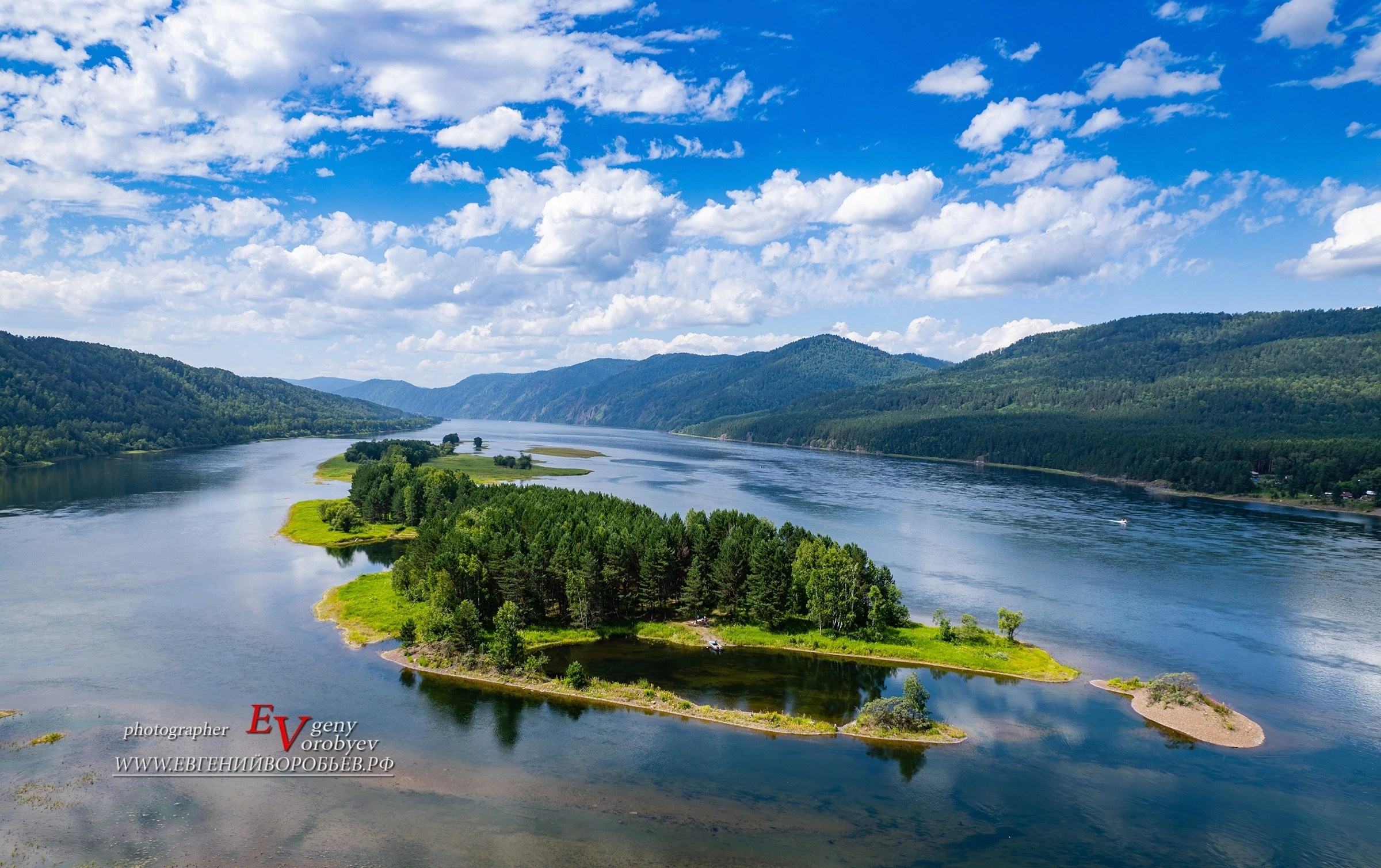 экскурсии Красноярск индивидуальный тур фото интересные места что посмотреть куда сходить что посетить достопримечательности в Красноярске фототур аренда кабриолета микроавтобуса трансфер  цена заказать экскурсию программа маршрут смотровые площадки видовые красивые места Национальный парк заповедник Столбы Дивногорск Красноярская ГЭС путешествие туристический маршрут фотосессия фотограф Красноярск