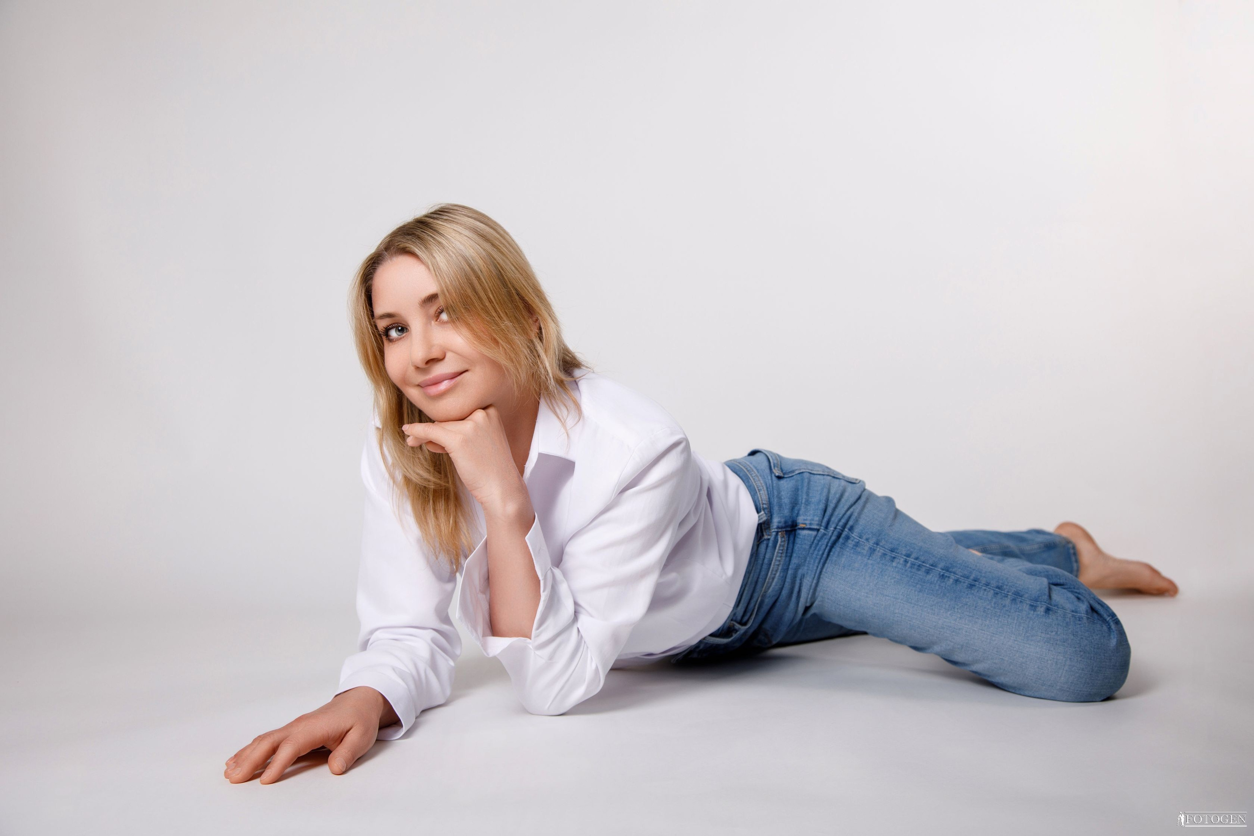 Гармония зрелости: Фотосессии для уверенных в Fotogen. Интерьерная фотостудия FOTOGEN г. Краснодар