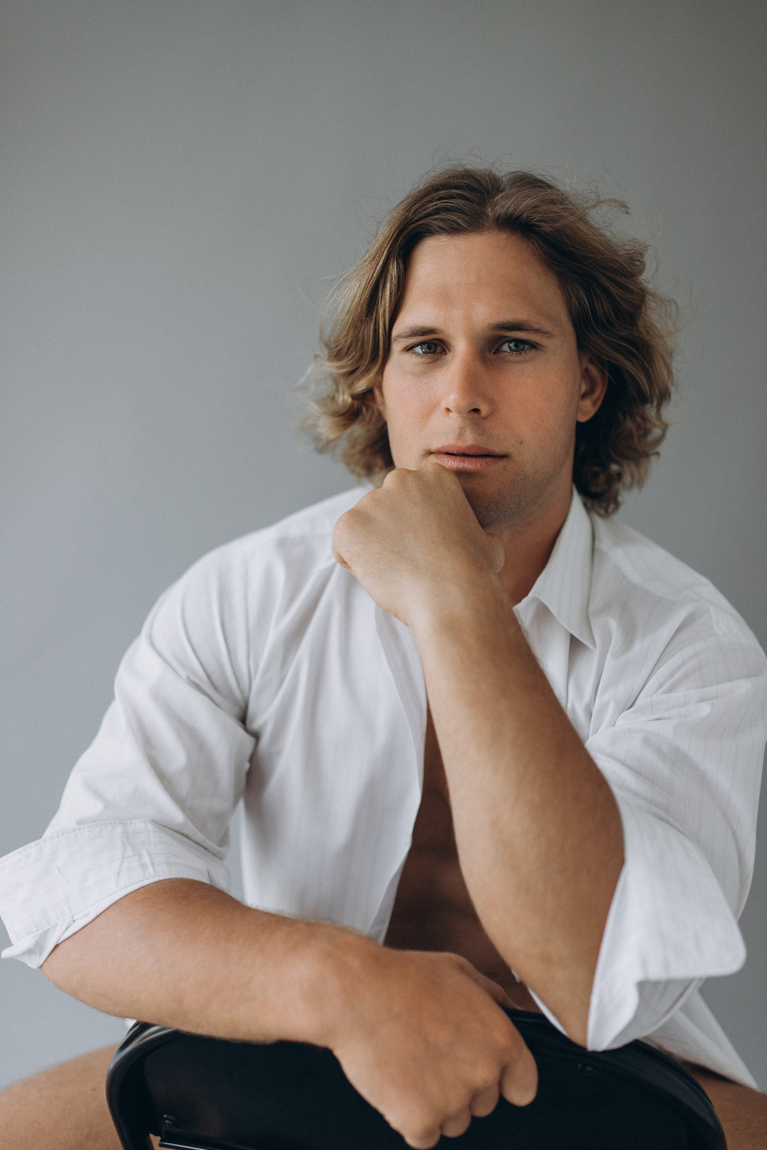 Мужской портрет в студии. Главная