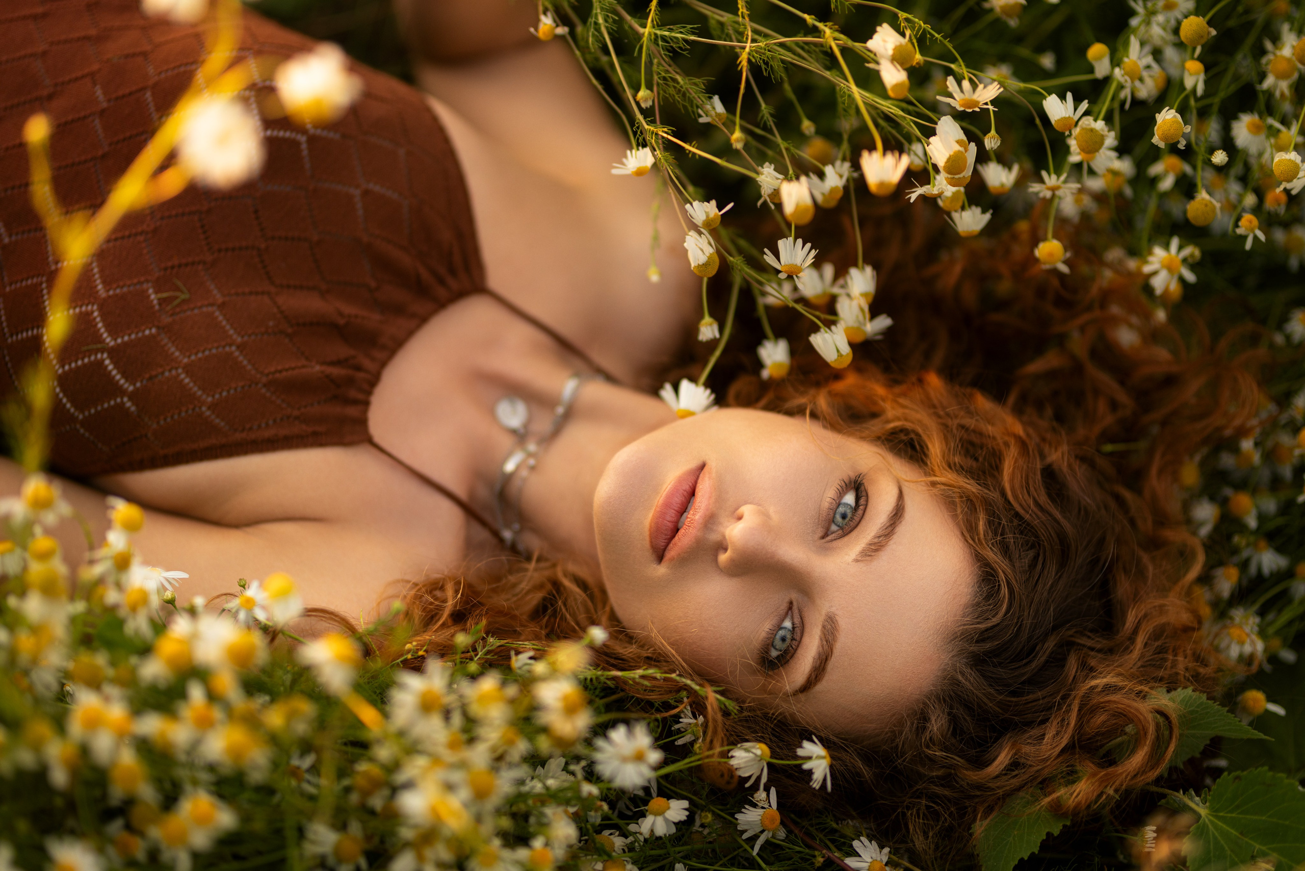 Фотосет на рассвете с Дианой в поле ромашек и пшеницы в формате для «себя». Дмитрий Шульгин, портретный фотограф в Воронеже