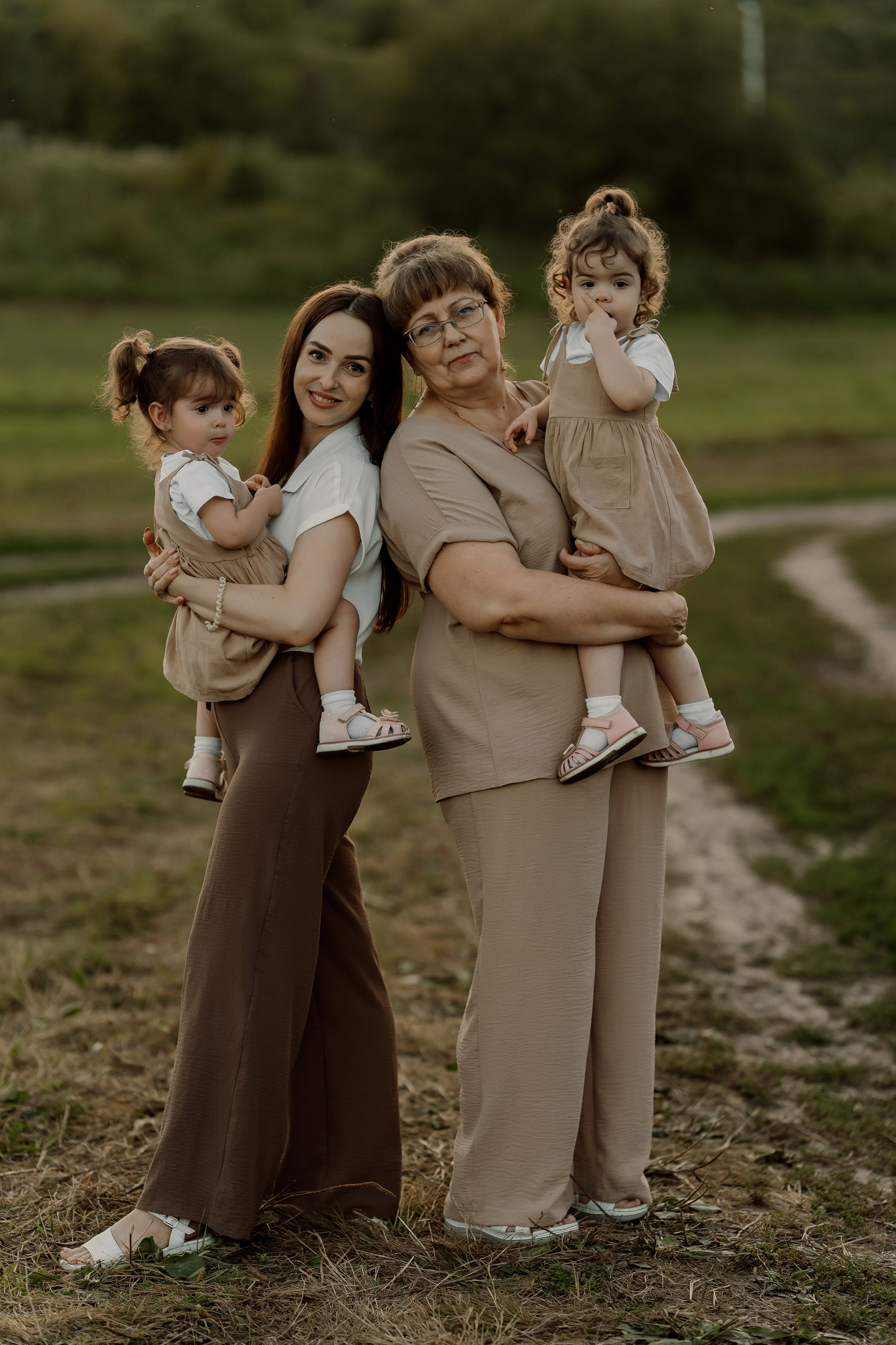 Съемка с внуками. Свадебный и индивидуальный фотограф в Суворове Клюева Мария