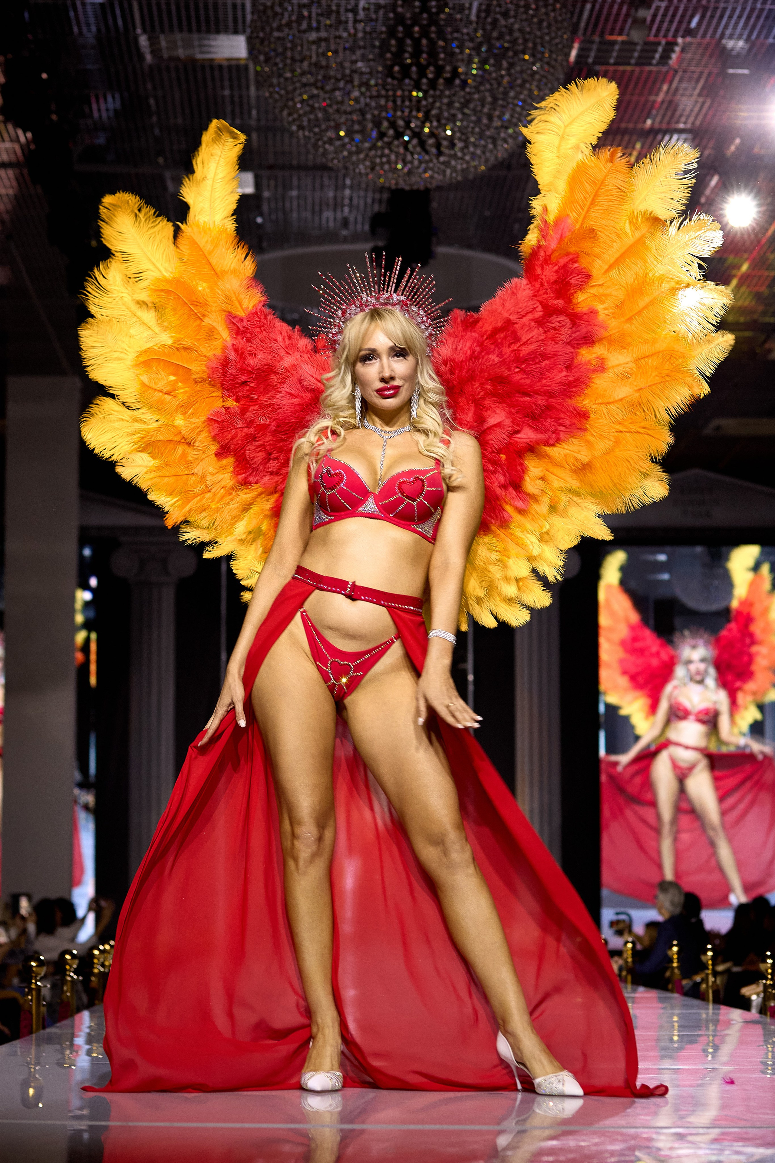 Показ в стиле Victoria's Secret | Ювелирная неделя моды «Эстет»