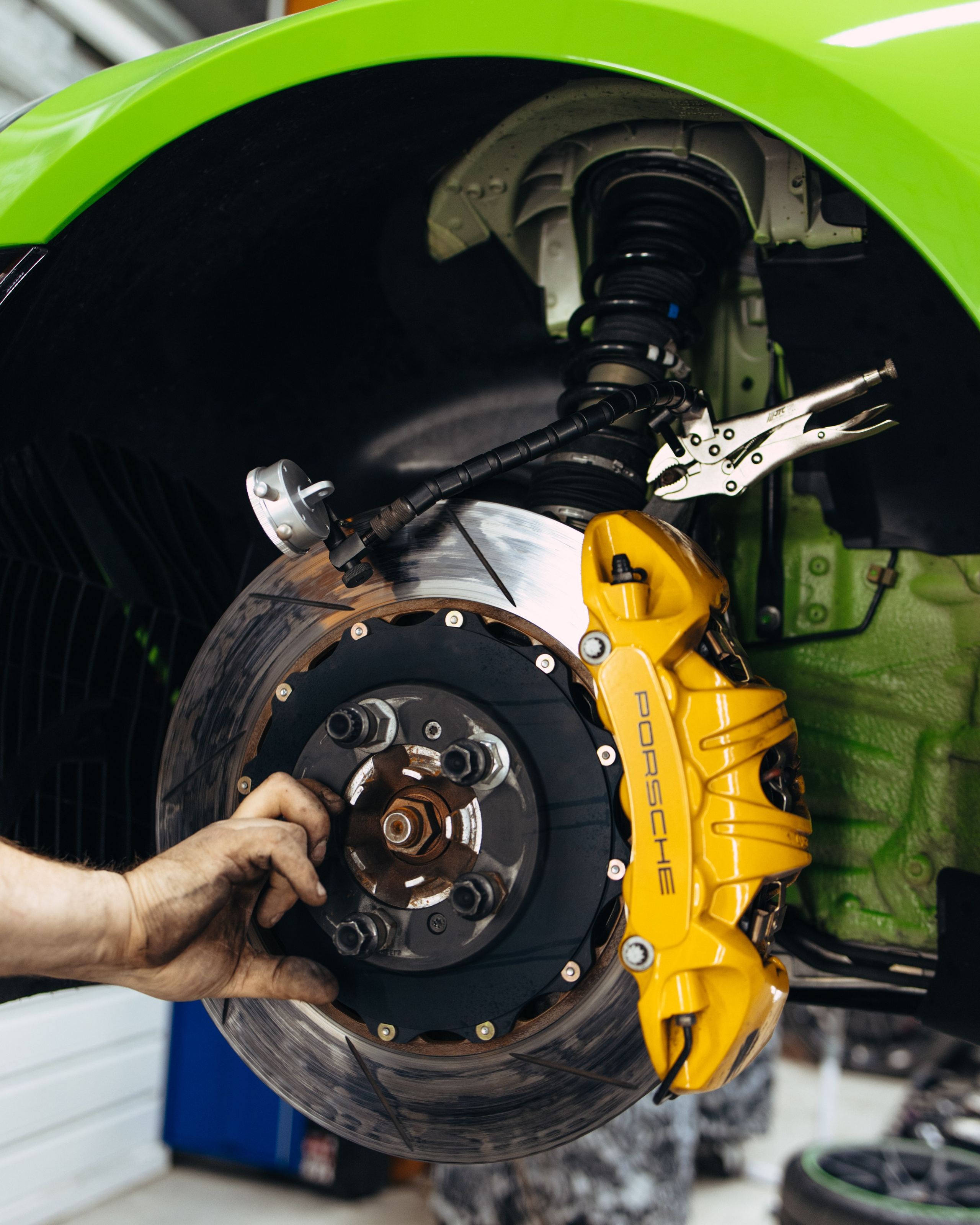 Porsche 911 замена дисков после перегрева и замена колодок. DeLorein