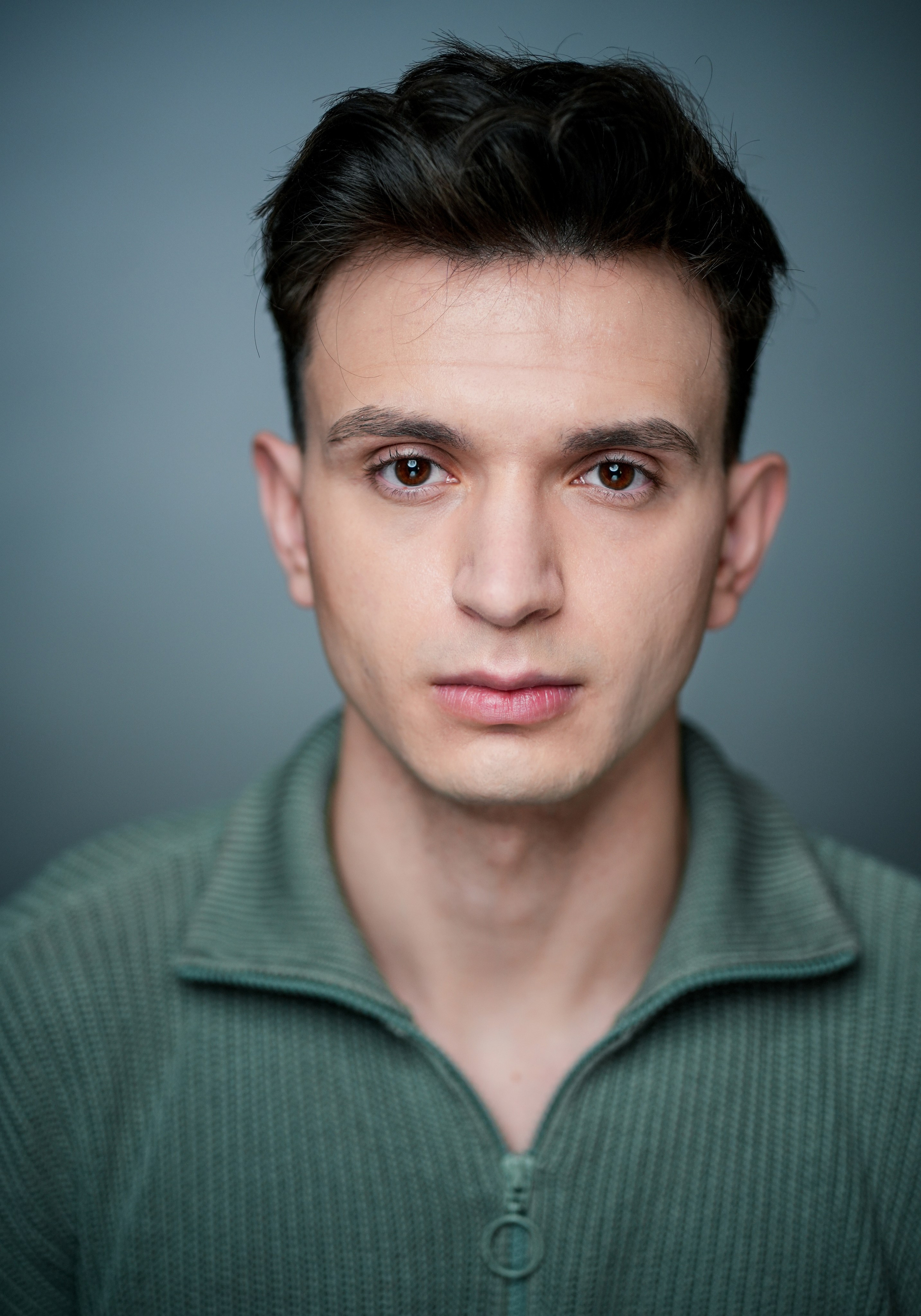 Актёр Даниил Кусенко. Портретная съемка в Москве, студийный фотограф Игорь Фомин