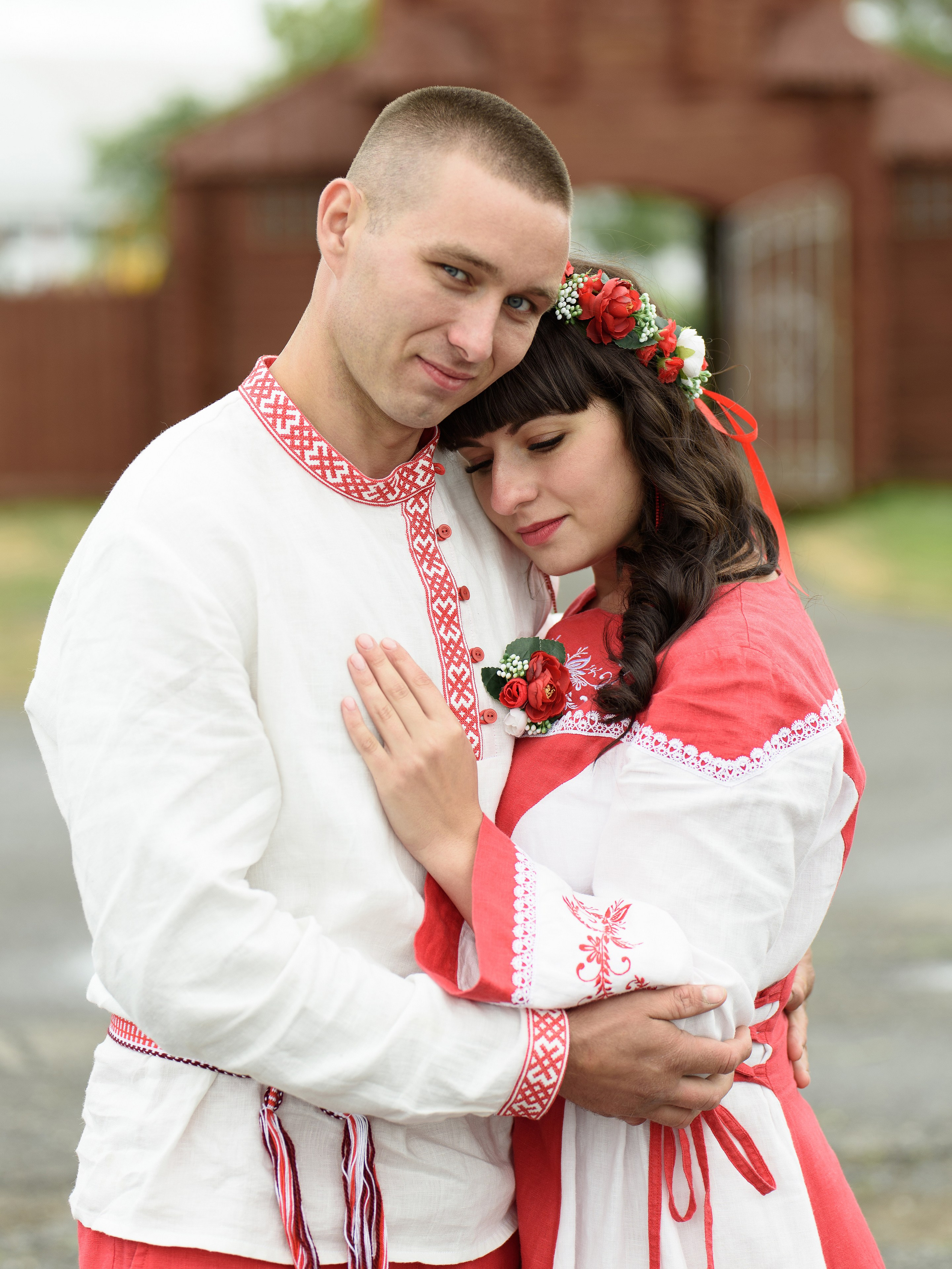 Портрет жениха и невесты в русском народном стиле.