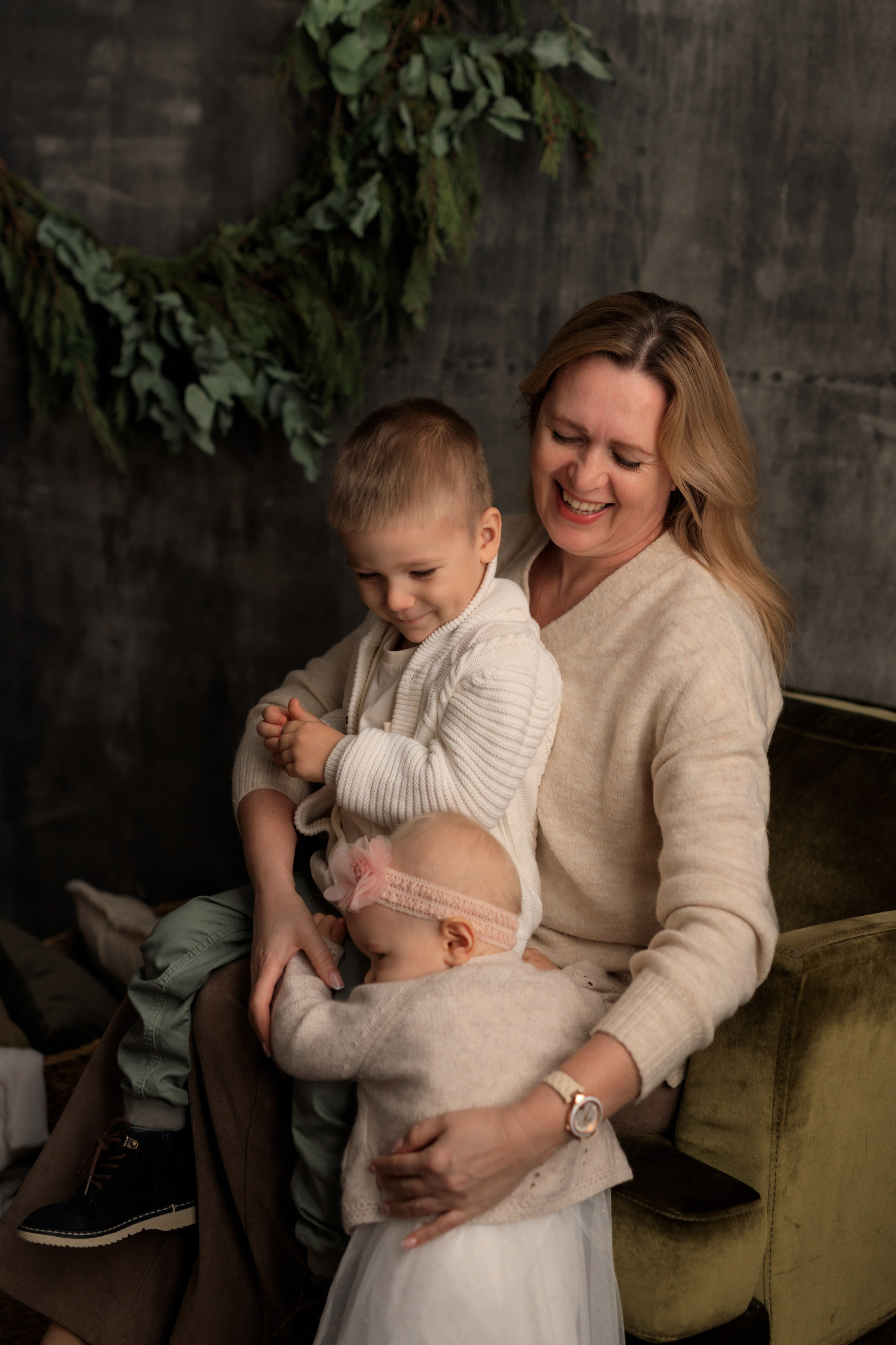 Мама, дети и бабушка. Семейный и детский фотограф в Краснодаре Элона Литвинова