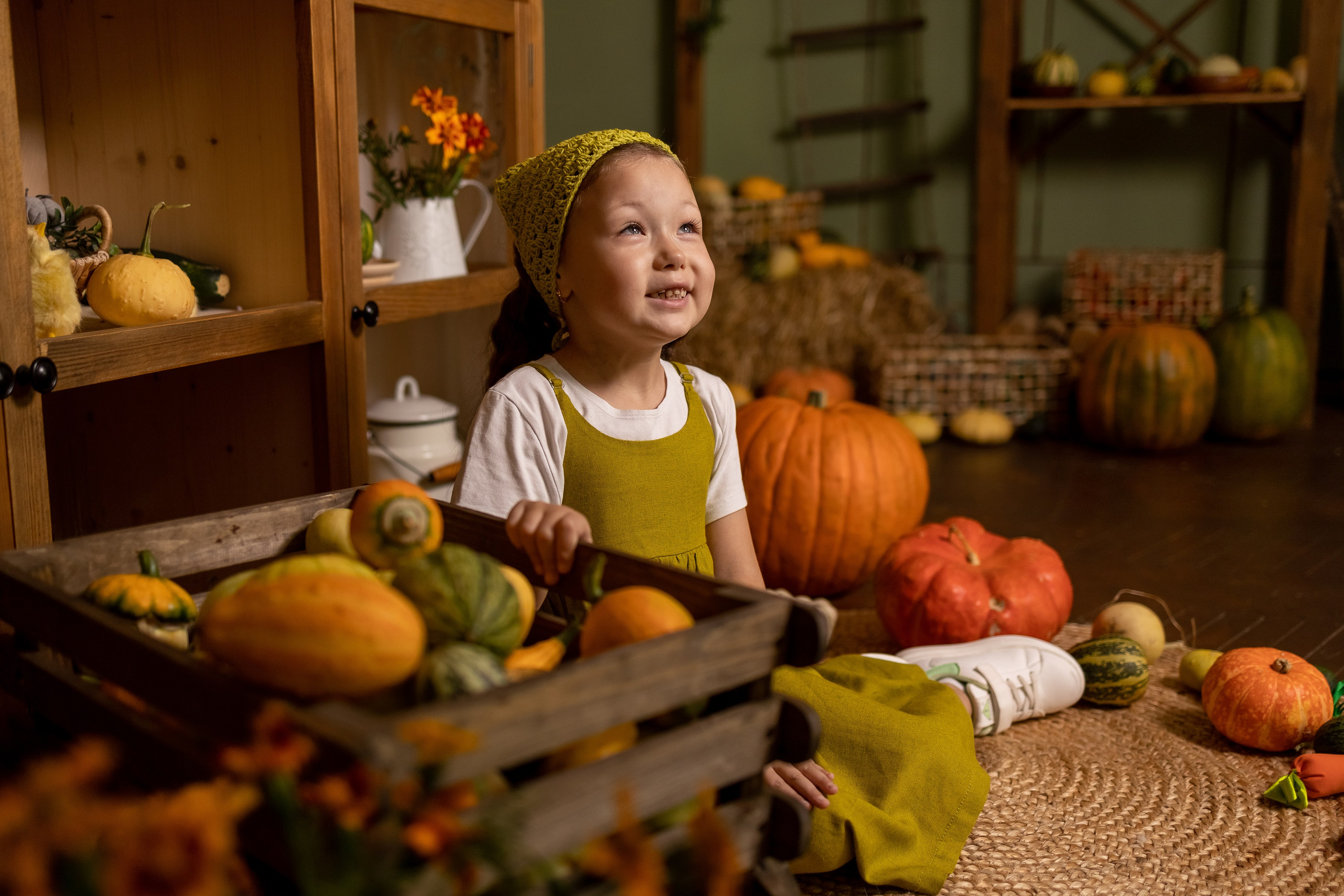 Настена с тыковками. Семейный и детский фотограф Оля в Тюмени